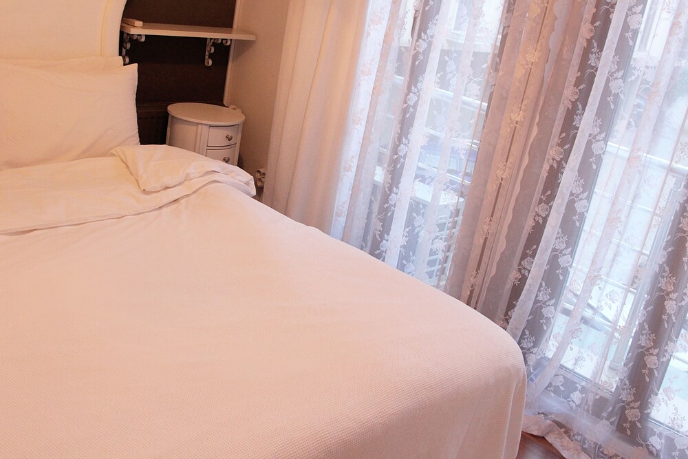 Frida Suites And Aparts