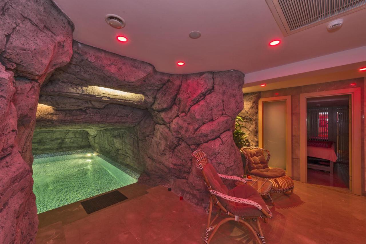 Glorious Hotel
