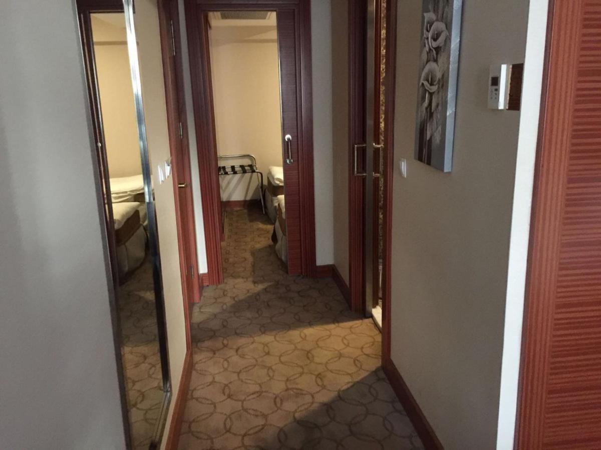 Glorious Hotel