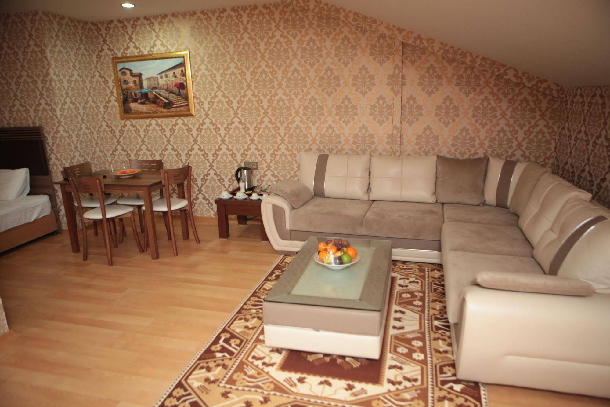 Gümüs Palas