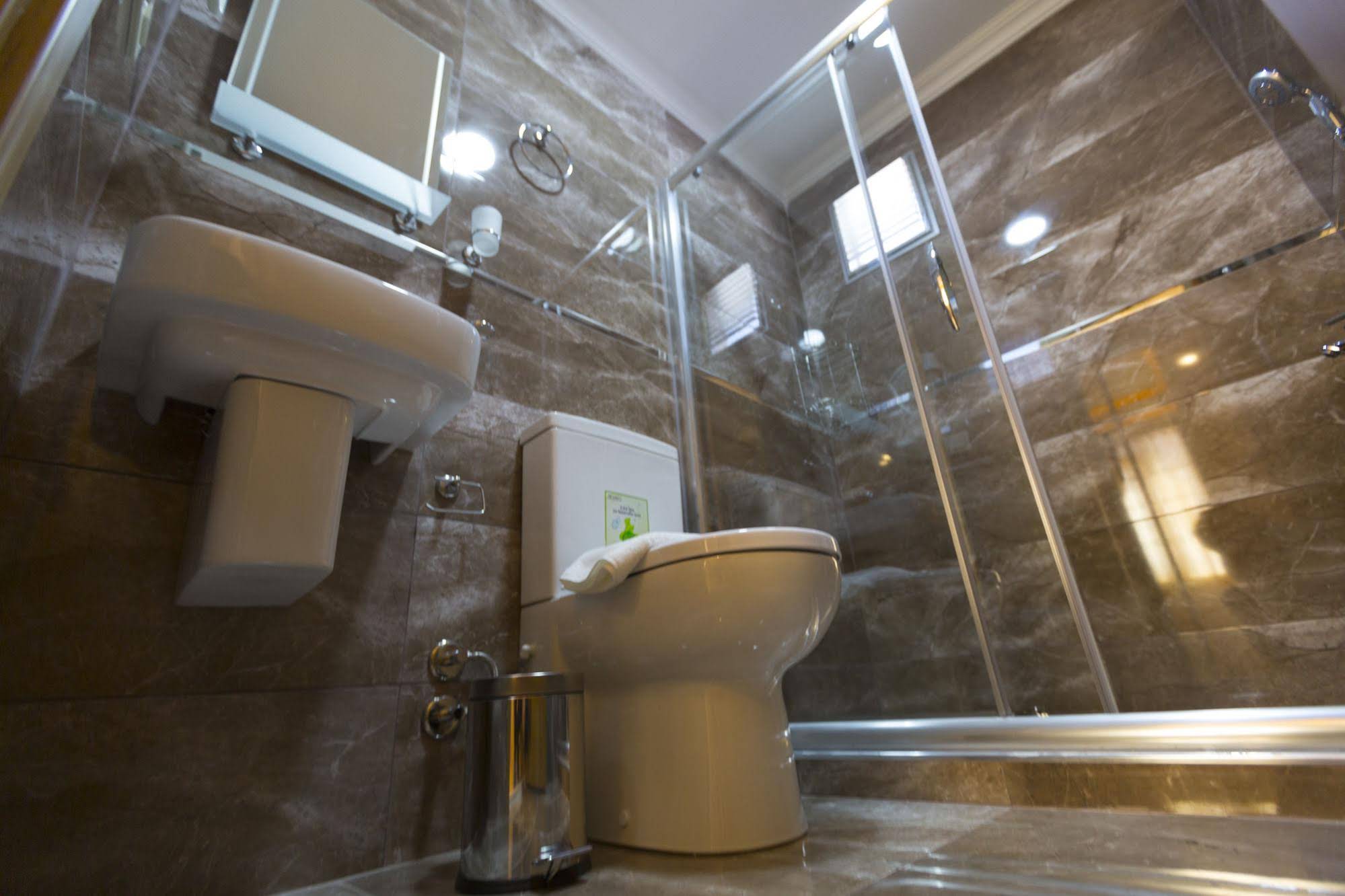 Oasis Suites Old City