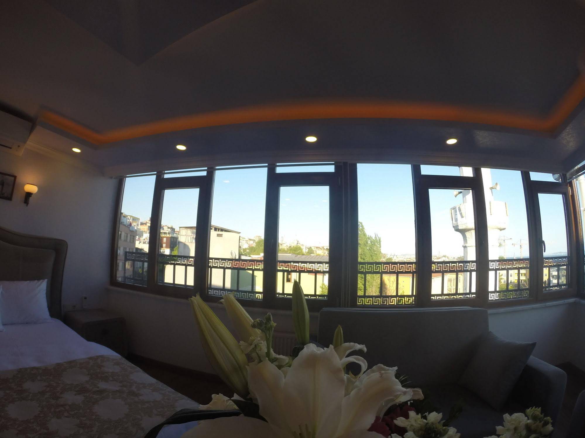 Oasis Suites Old City