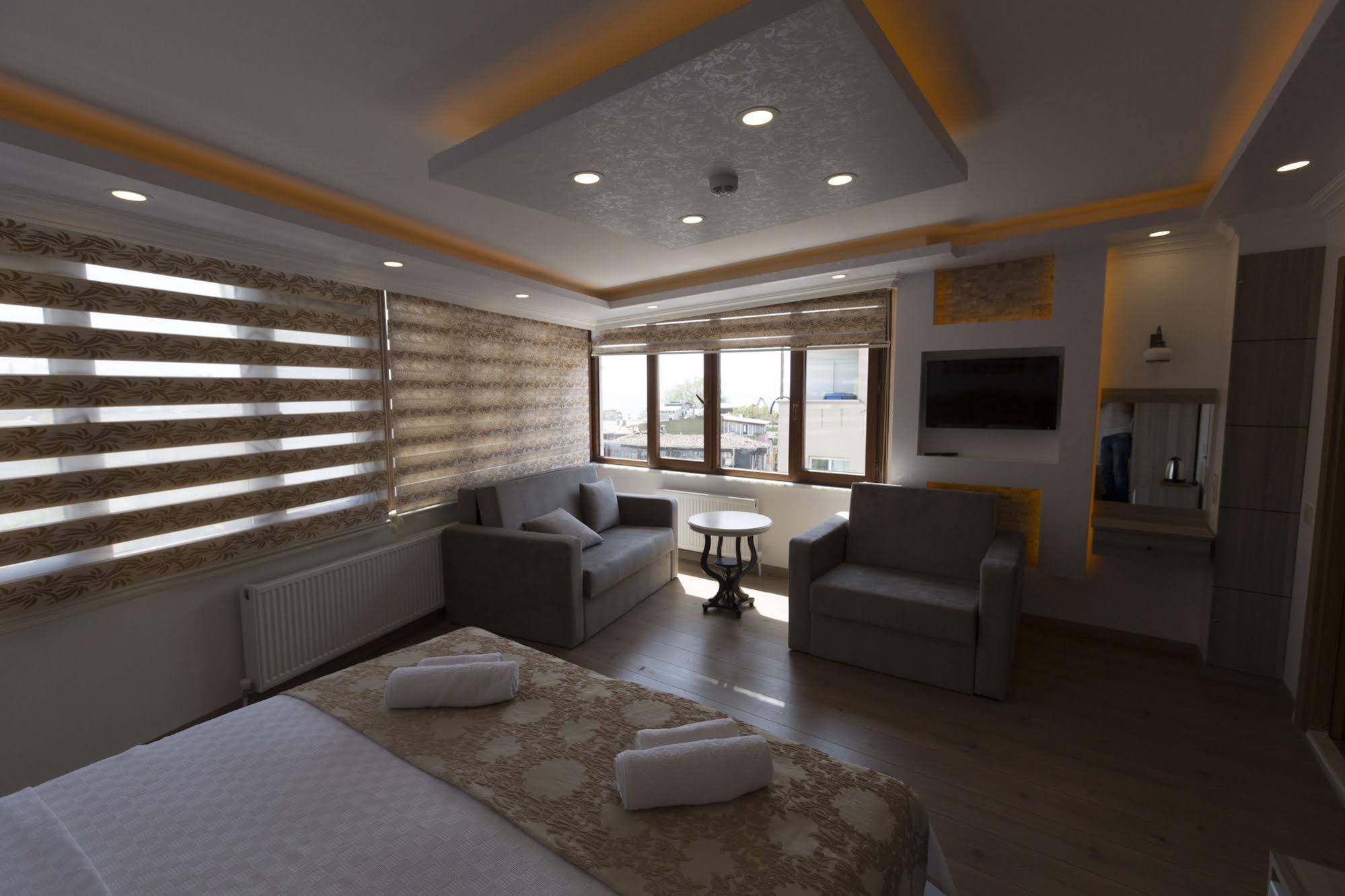 Oasis Suites Old City