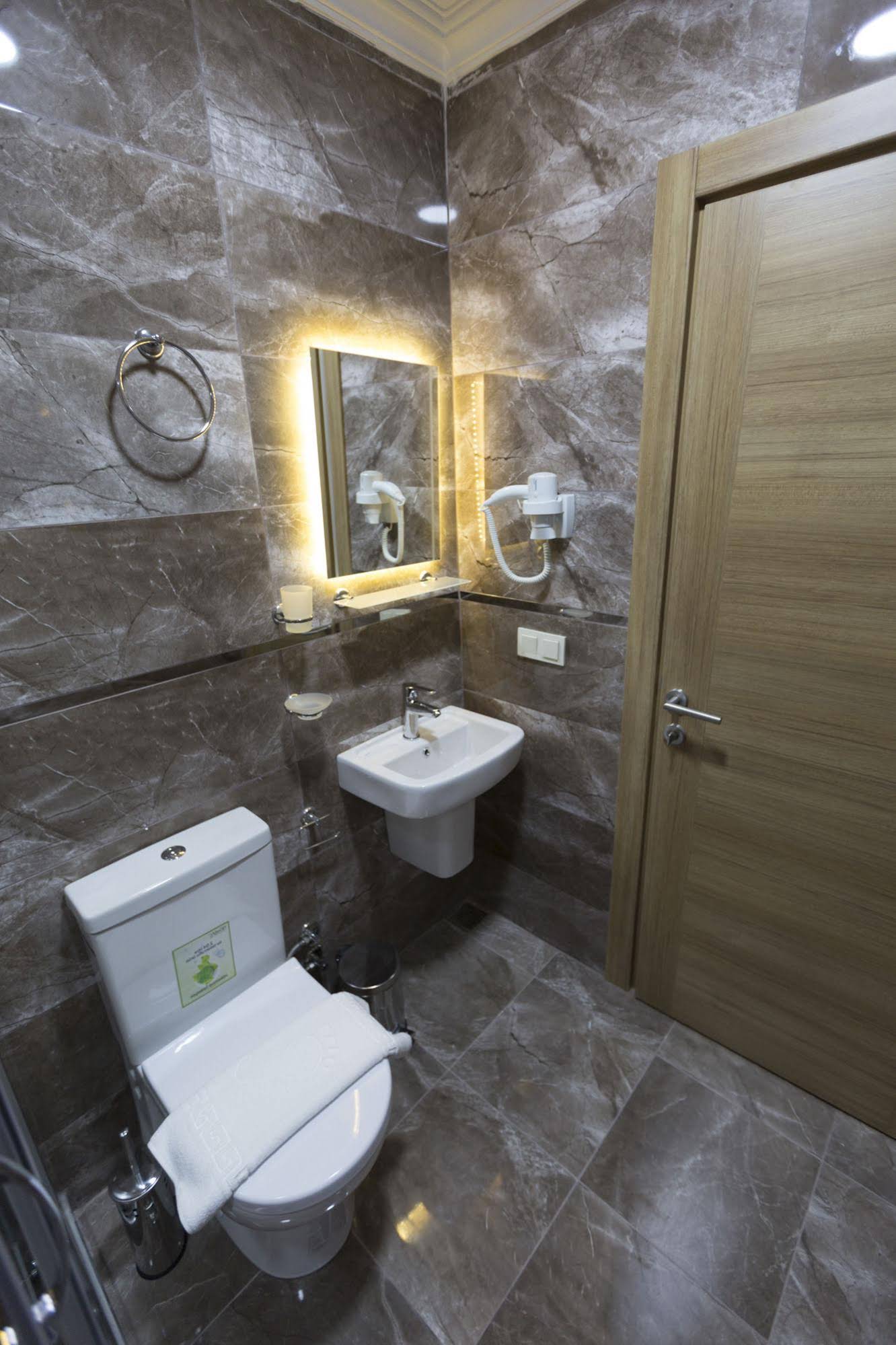 Oasis Suites Old City