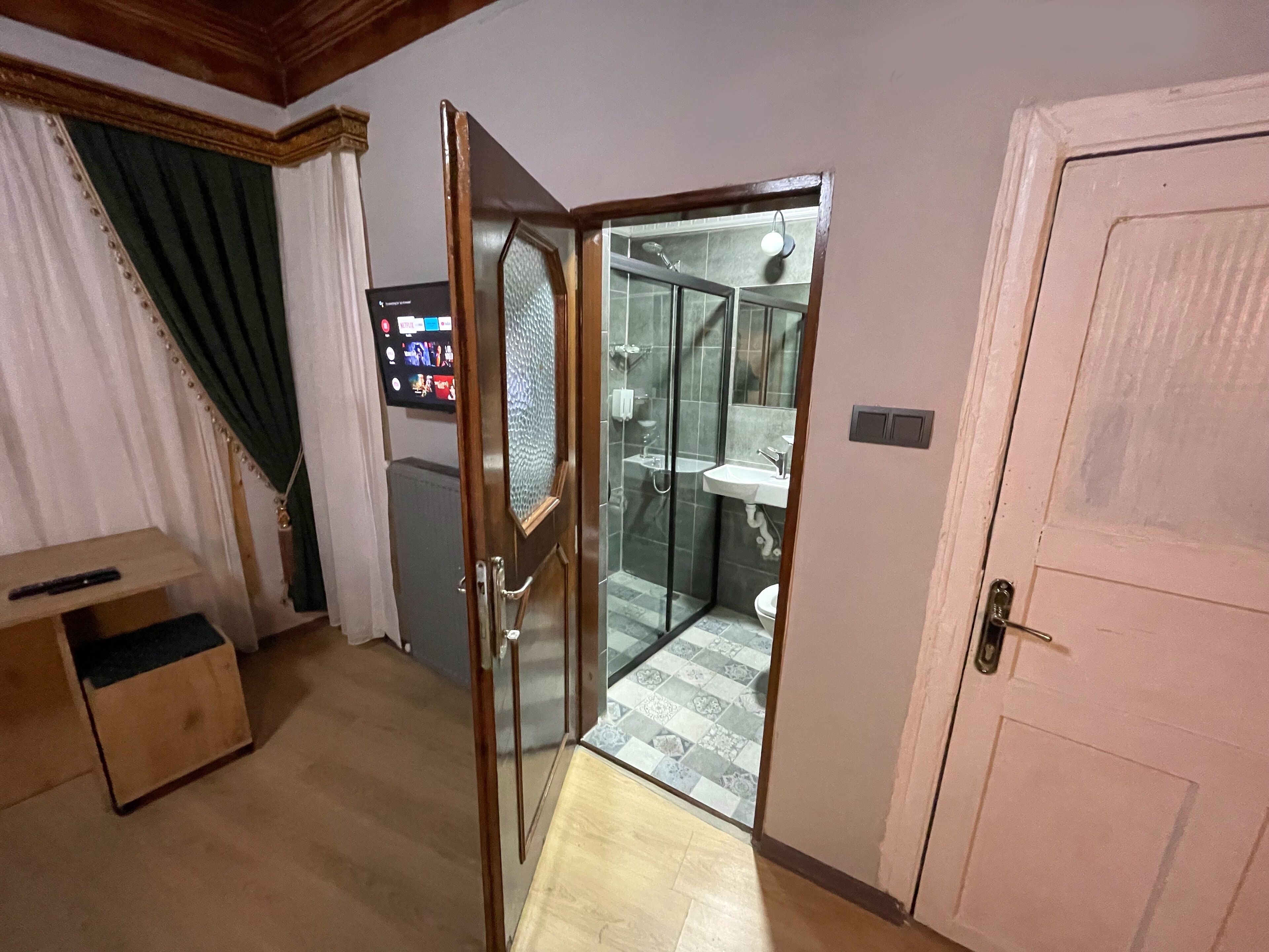 Golden Metro Boutique