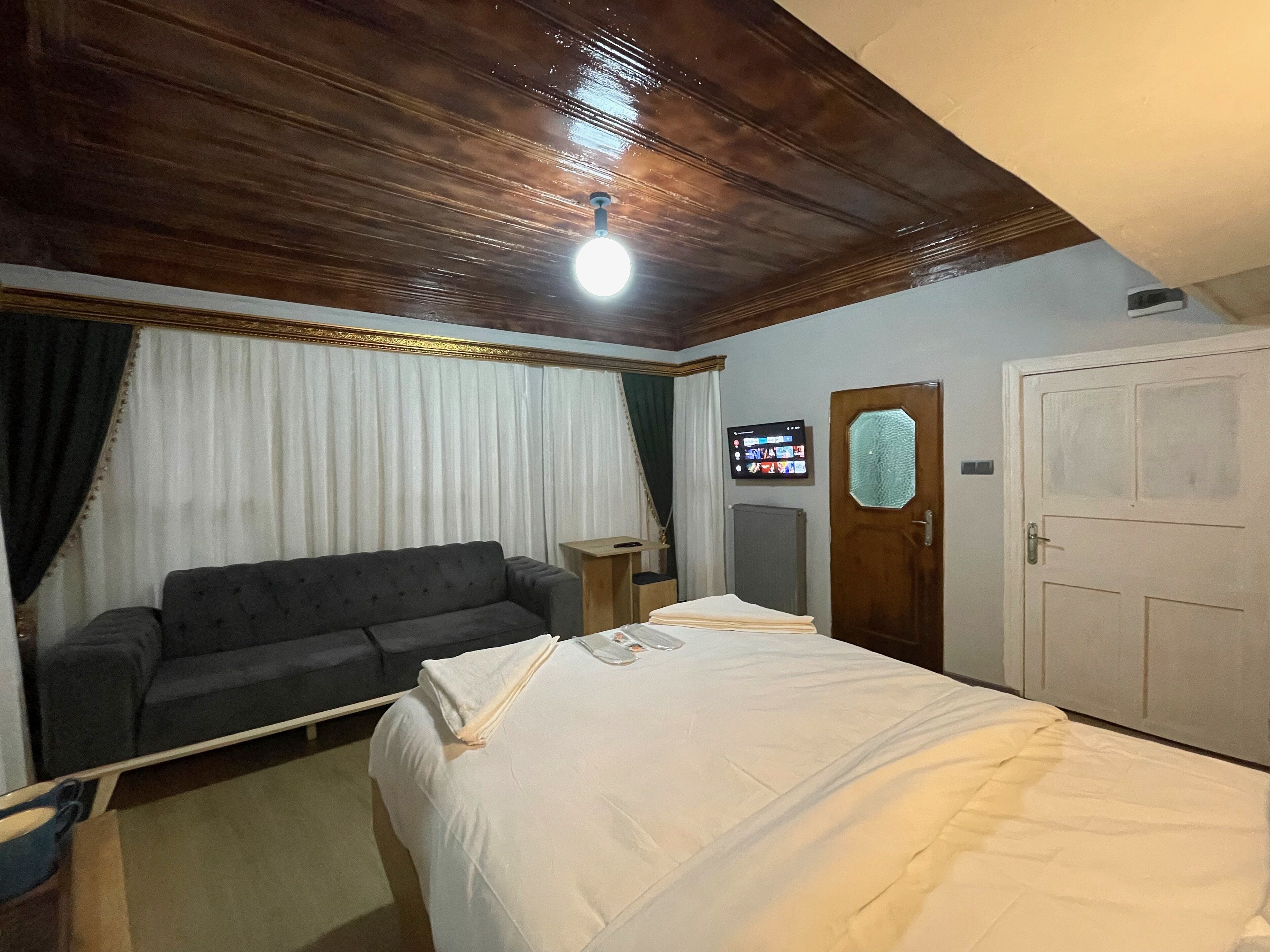 Golden Metro Boutique