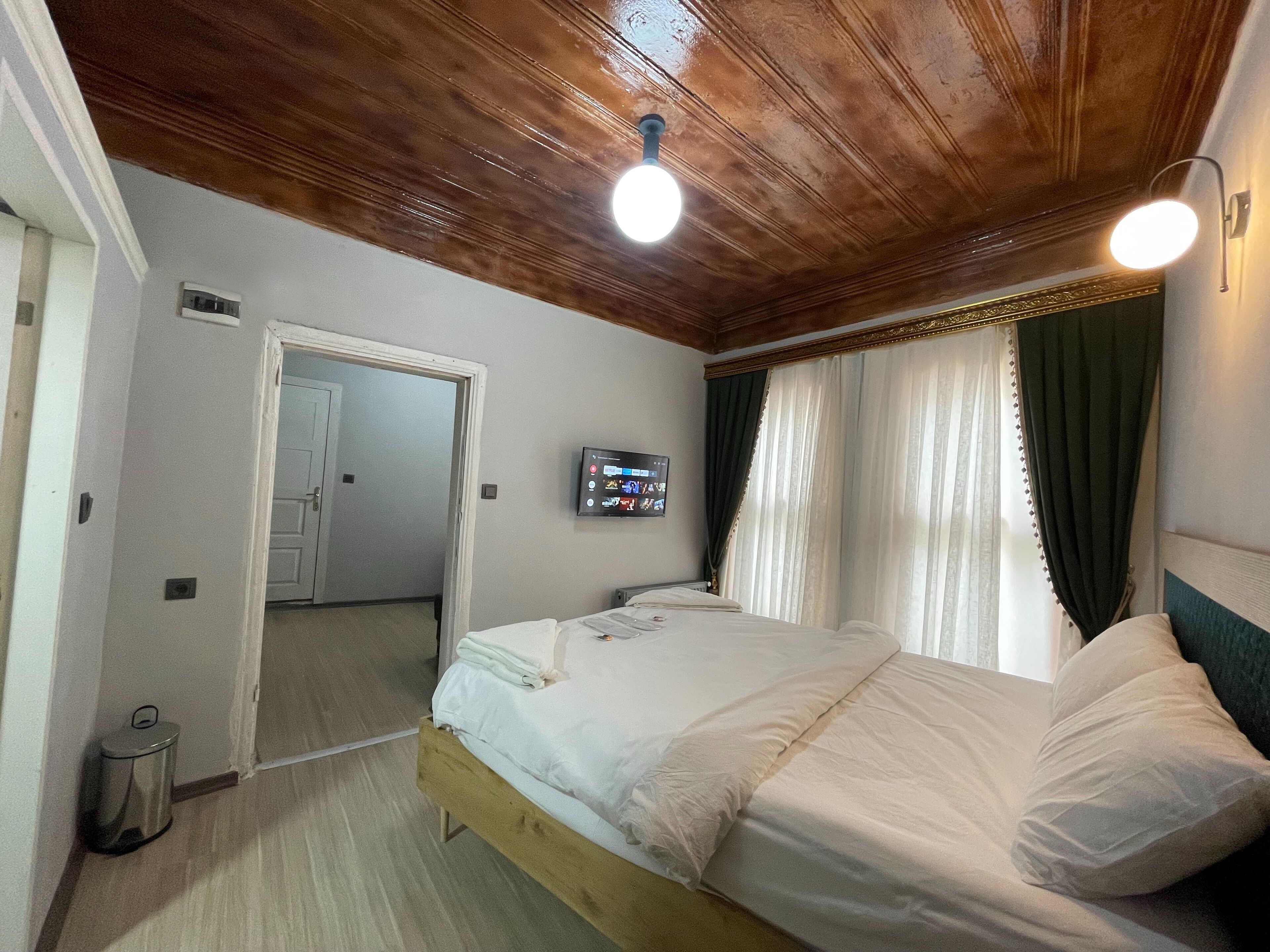 Golden Metro Boutique