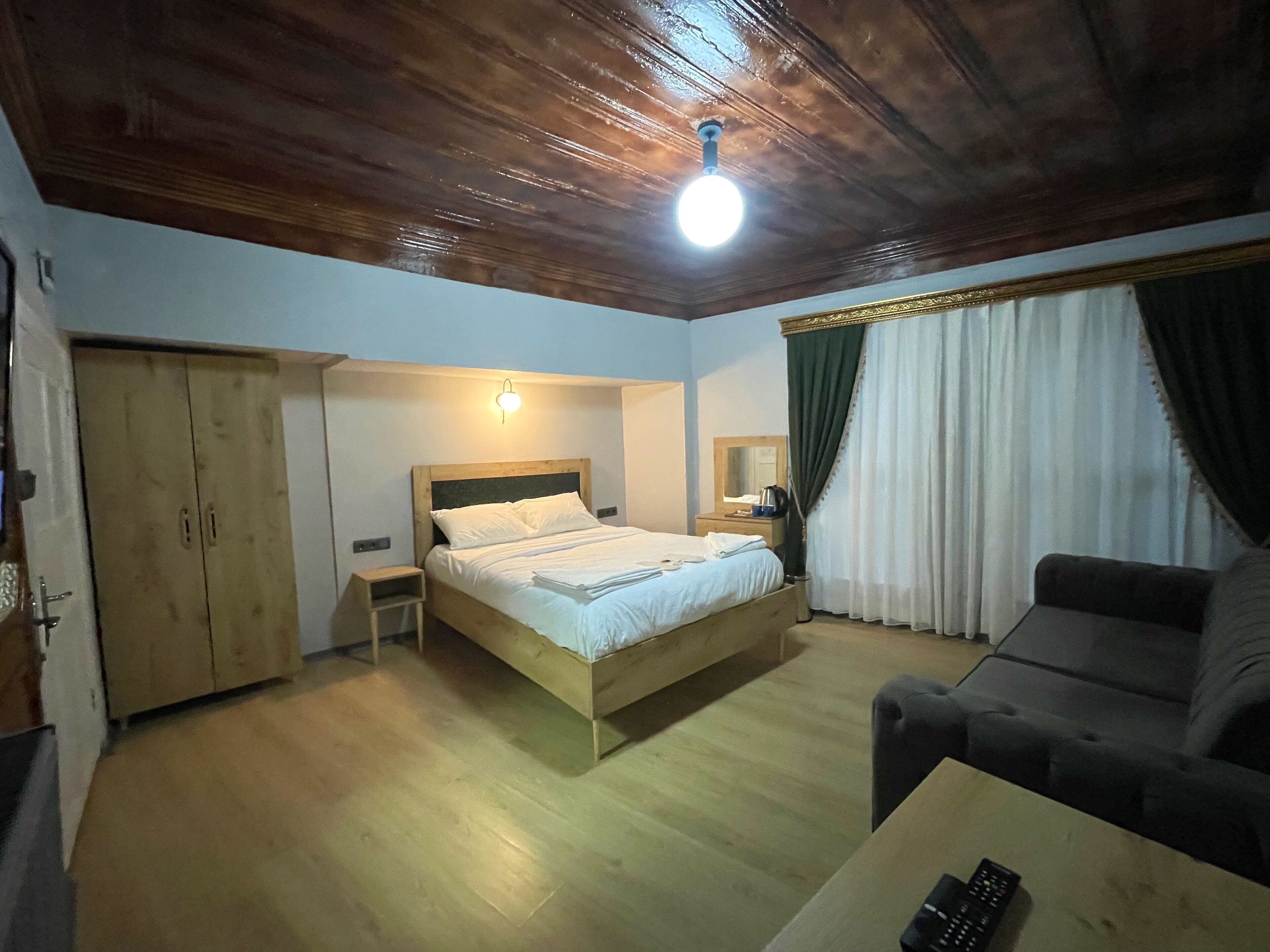 Golden Metro Boutique