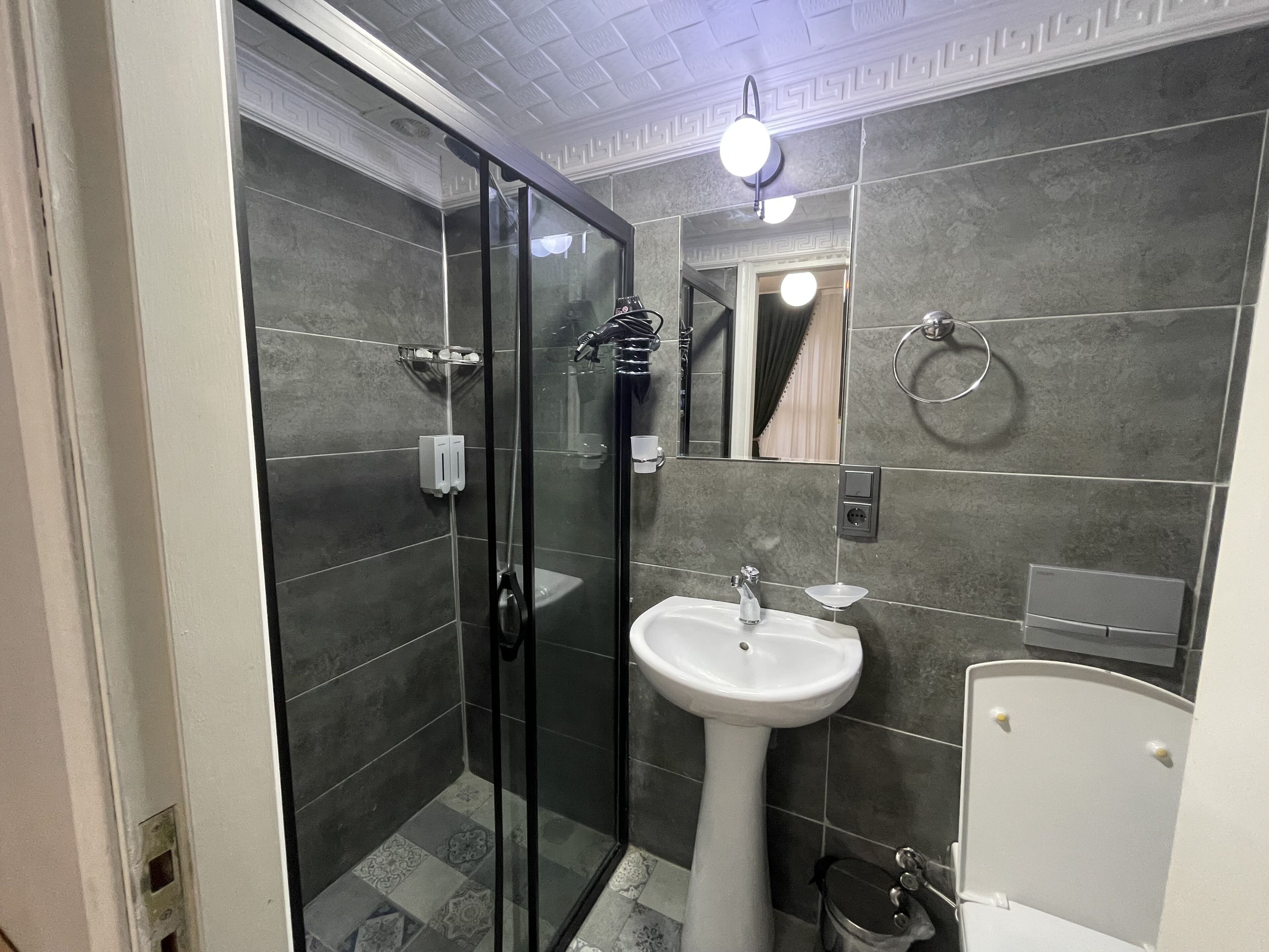 Golden Metro Boutique