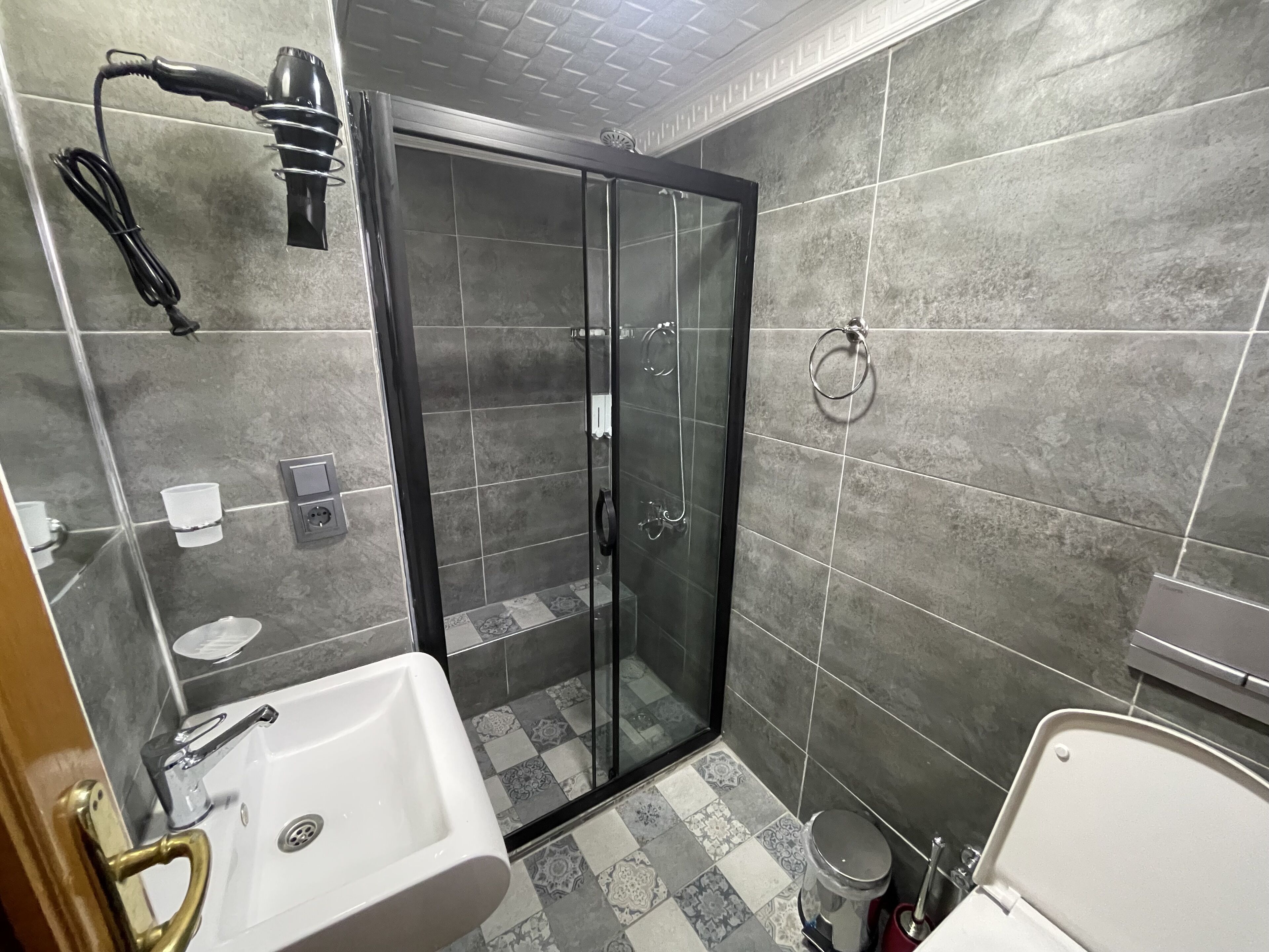 Golden Metro Boutique