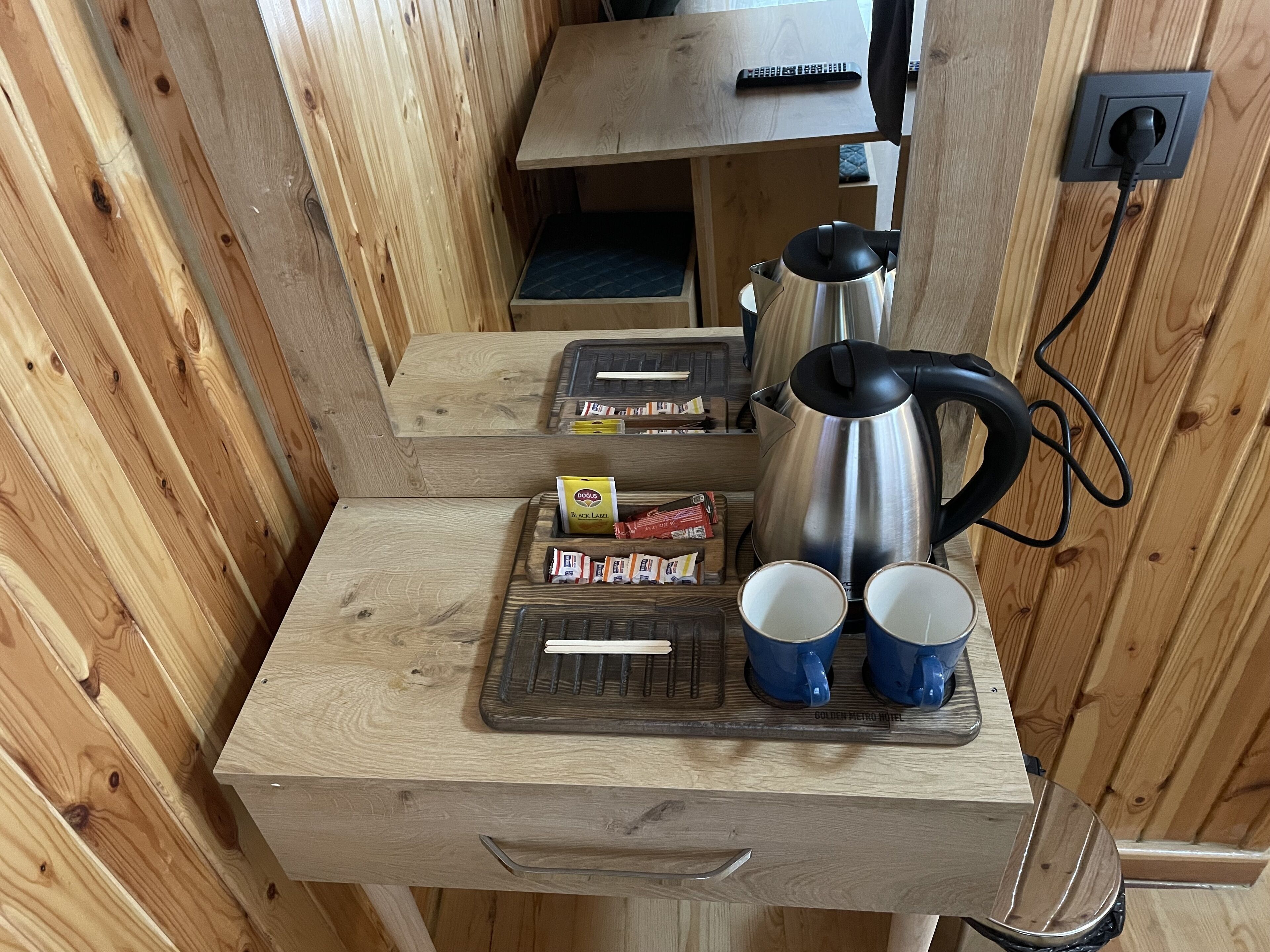 Golden Metro Boutique