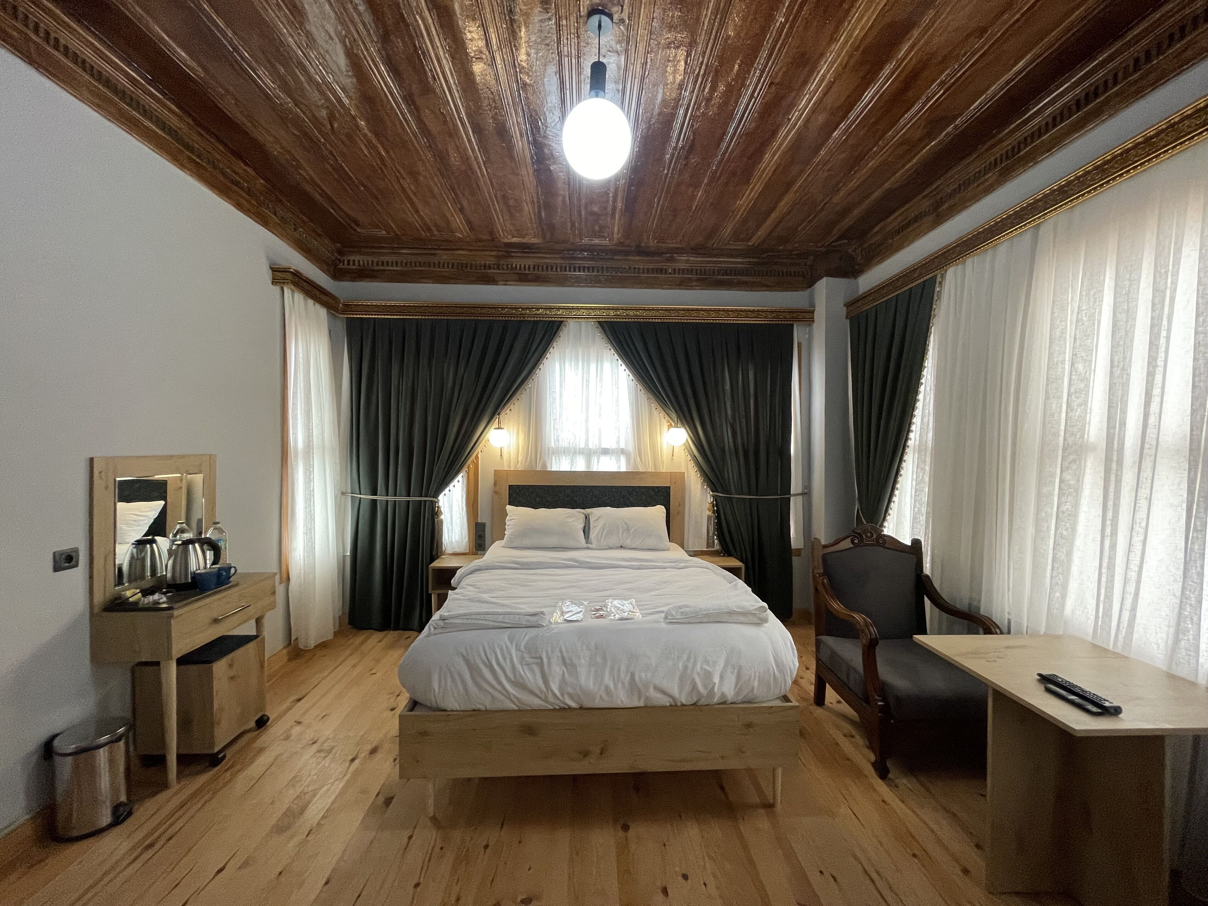 Golden Metro Boutique