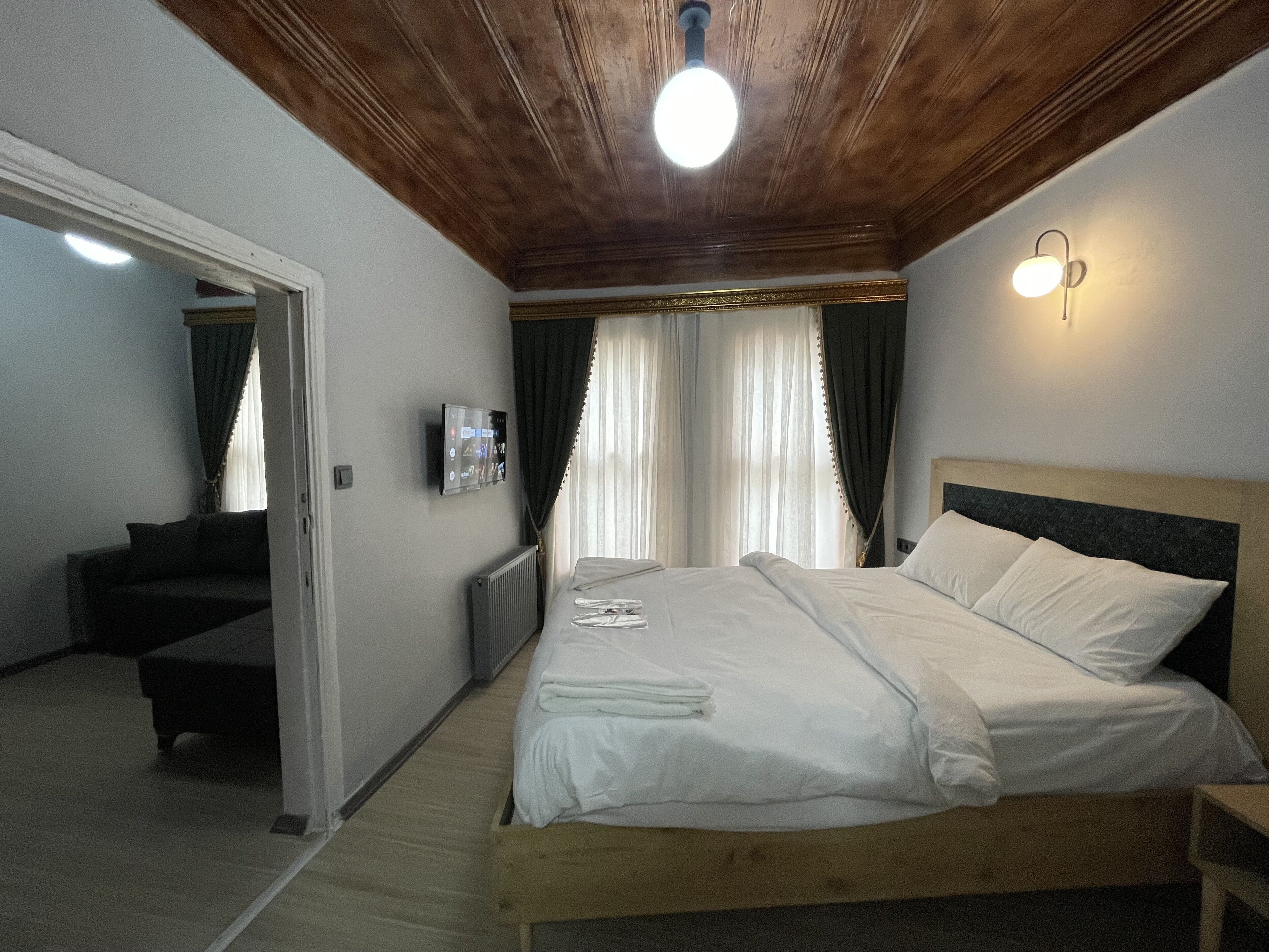 Golden Metro Boutique