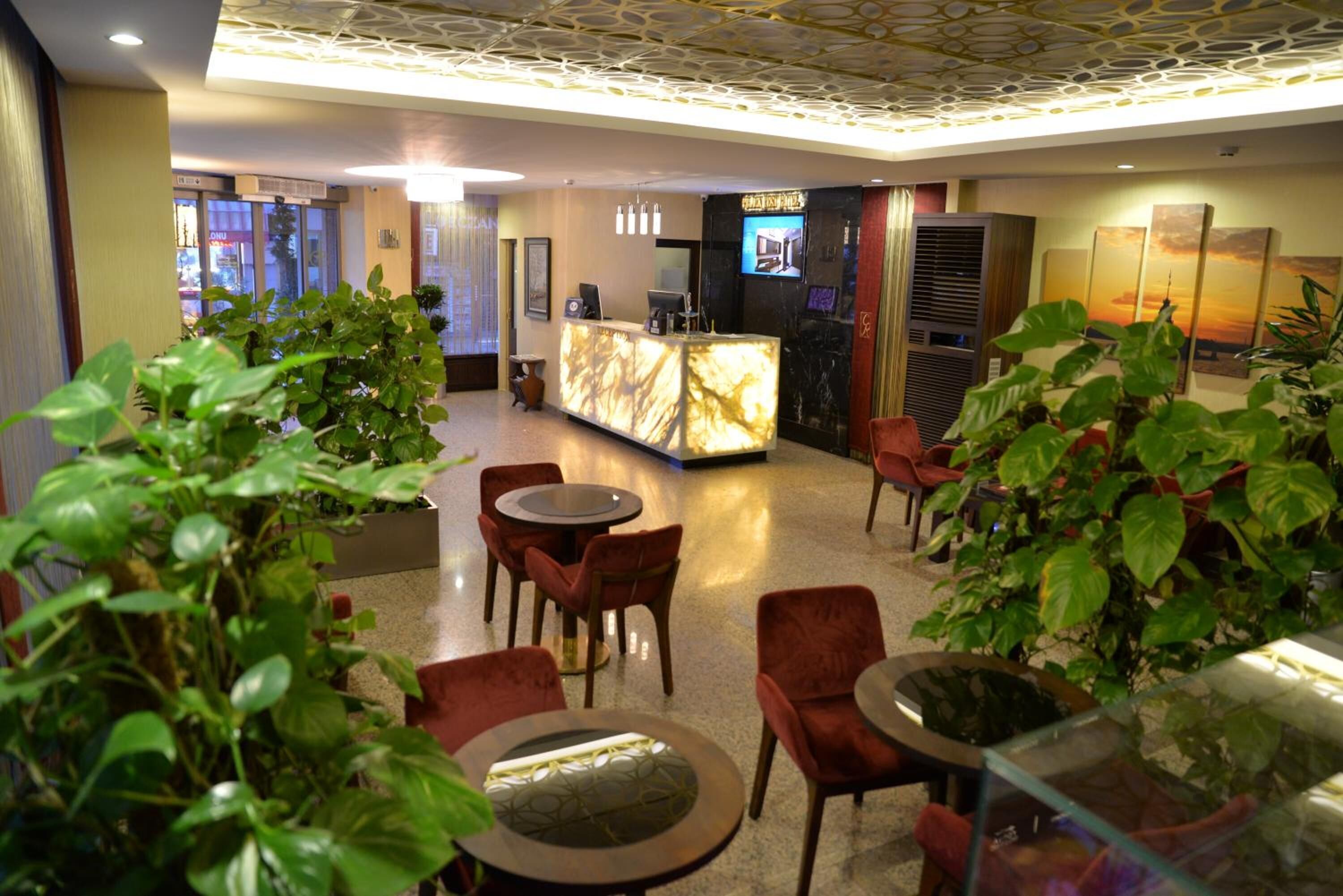 Golden Siyav Hotel