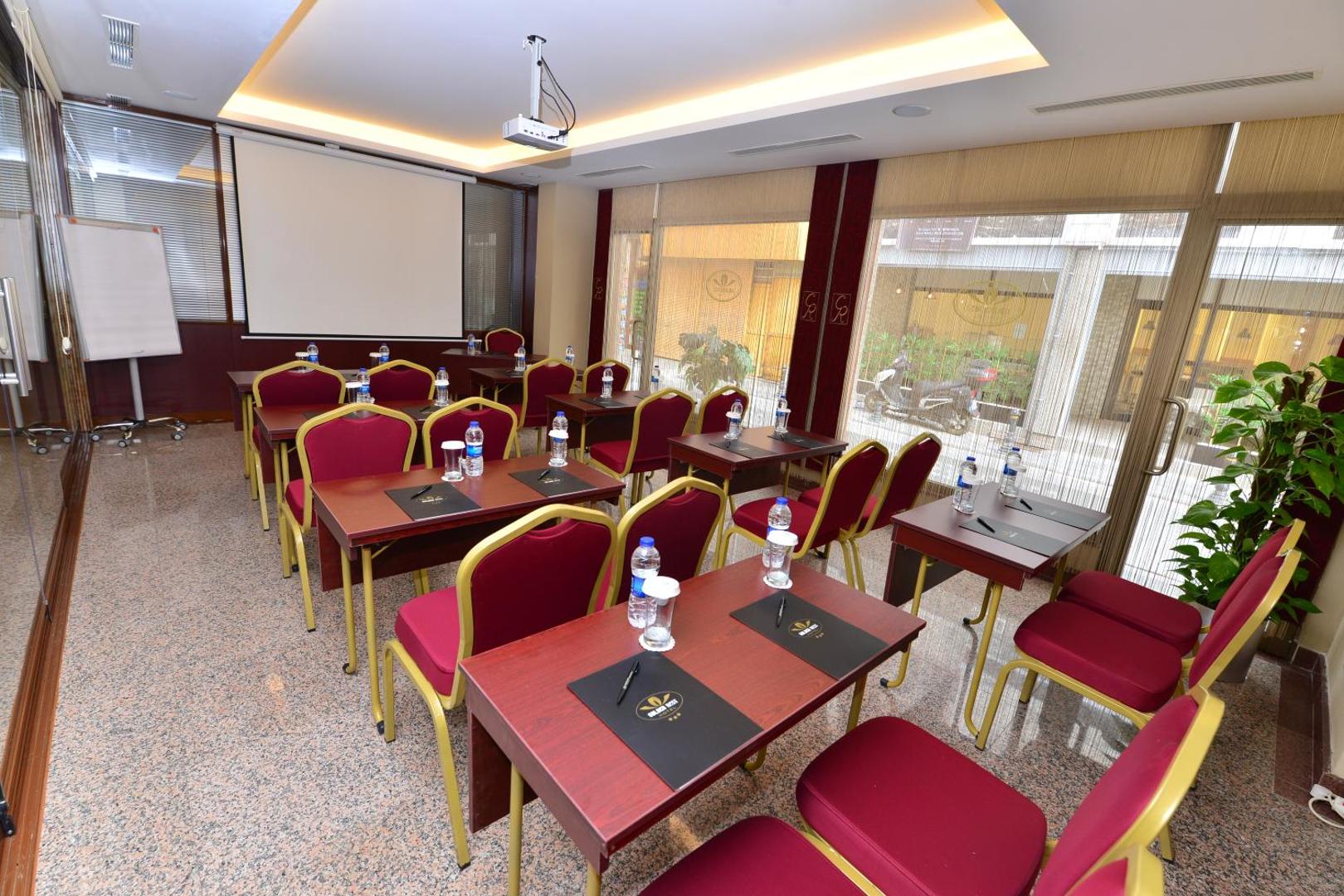 Golden Siyav Hotel