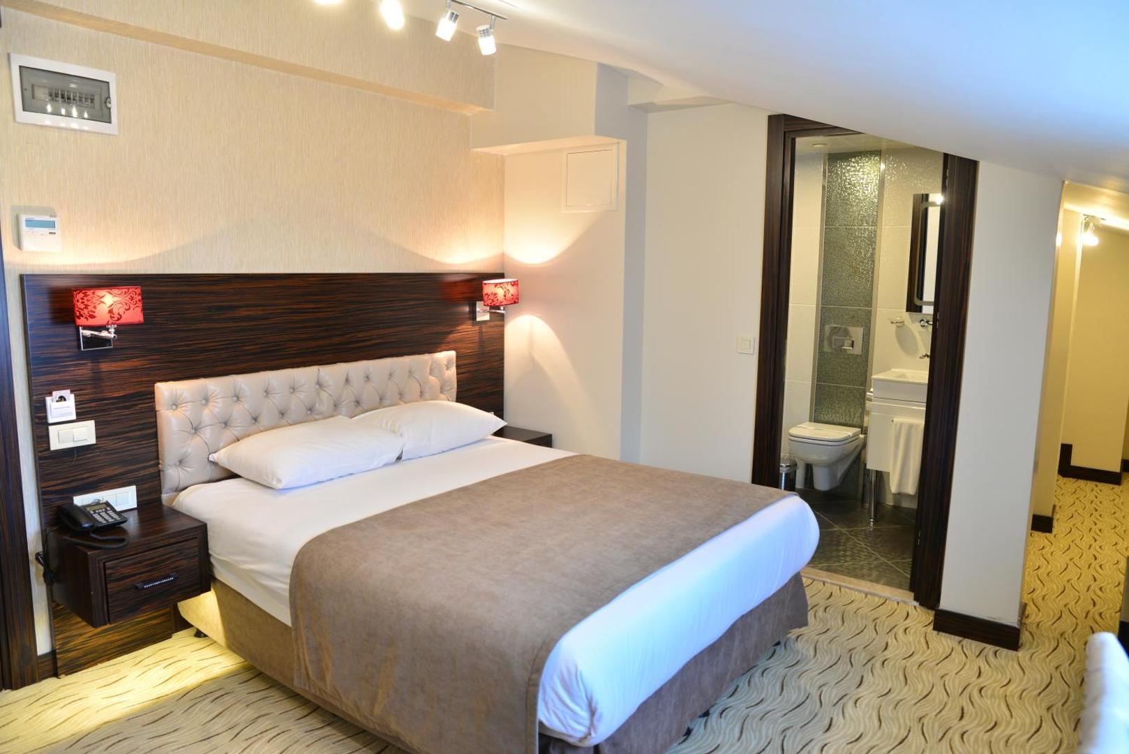 Golden Siyav Hotel