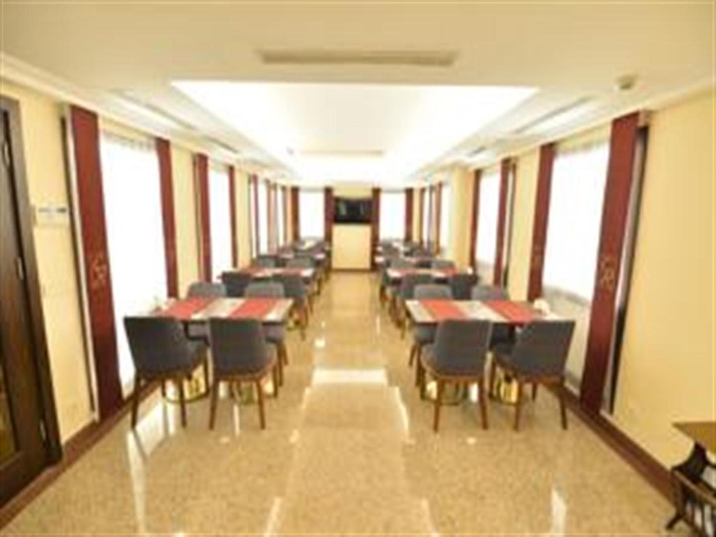 Golden Siyav Hotel