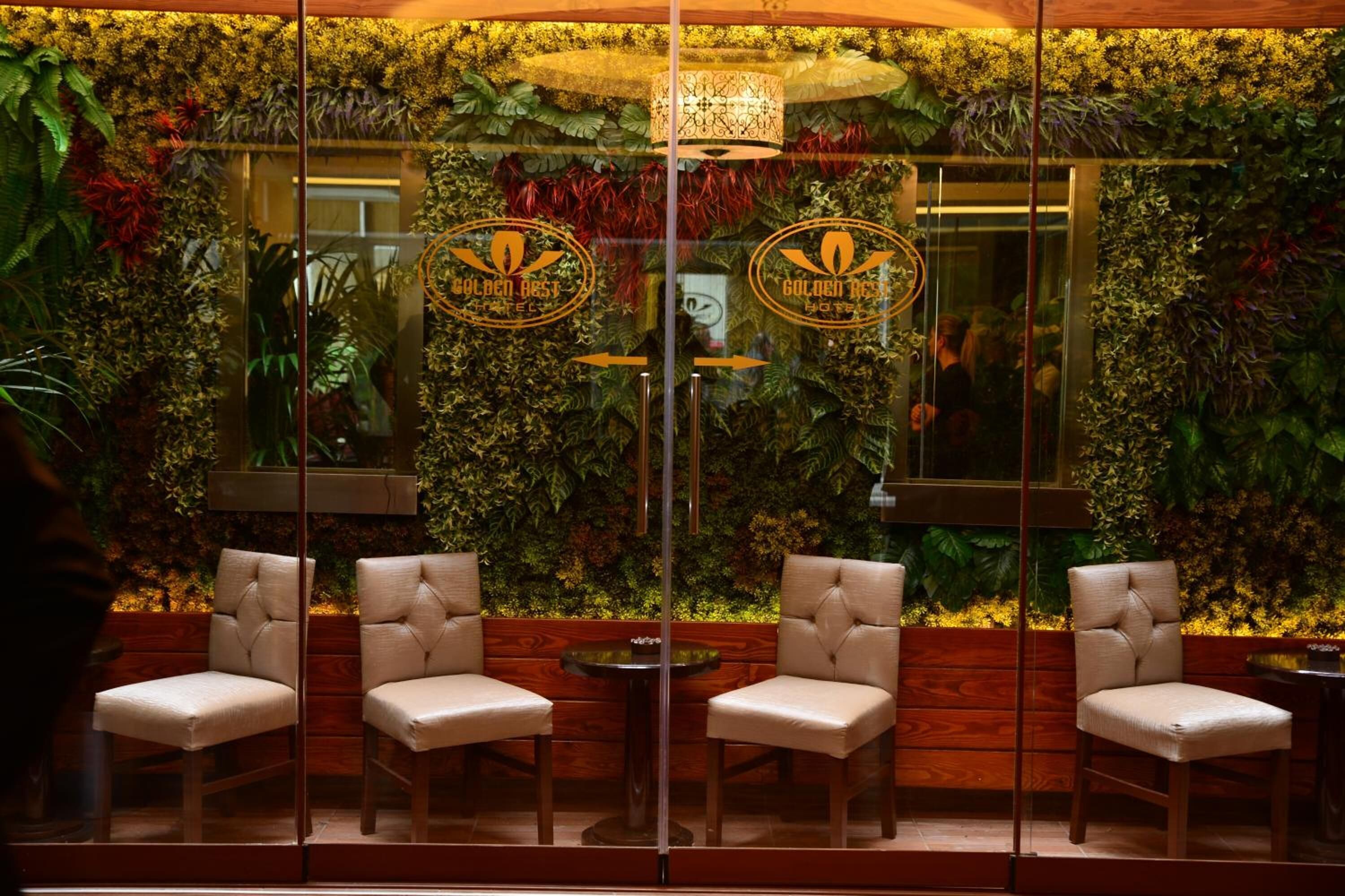 Golden Siyav Hotel