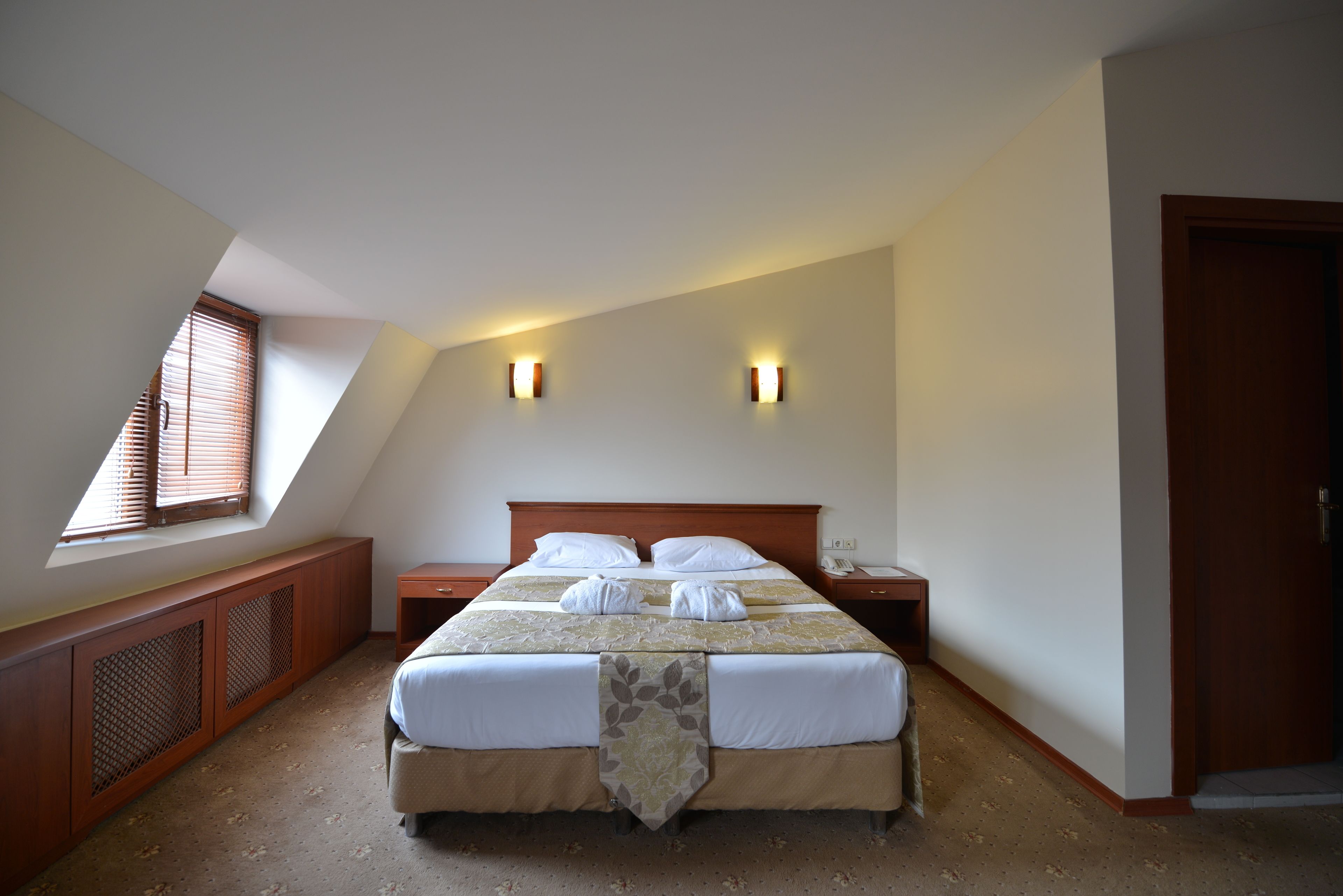 Golden Siyav Hotel