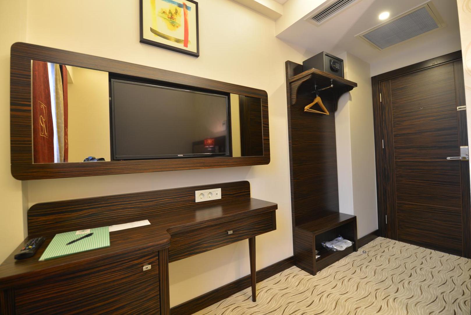 Golden Siyav Hotel