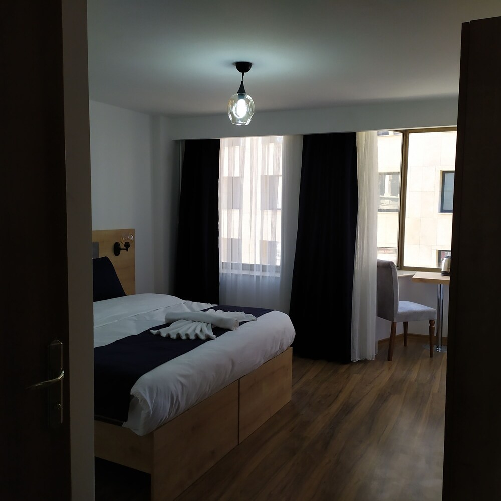 Golden Street Hotel