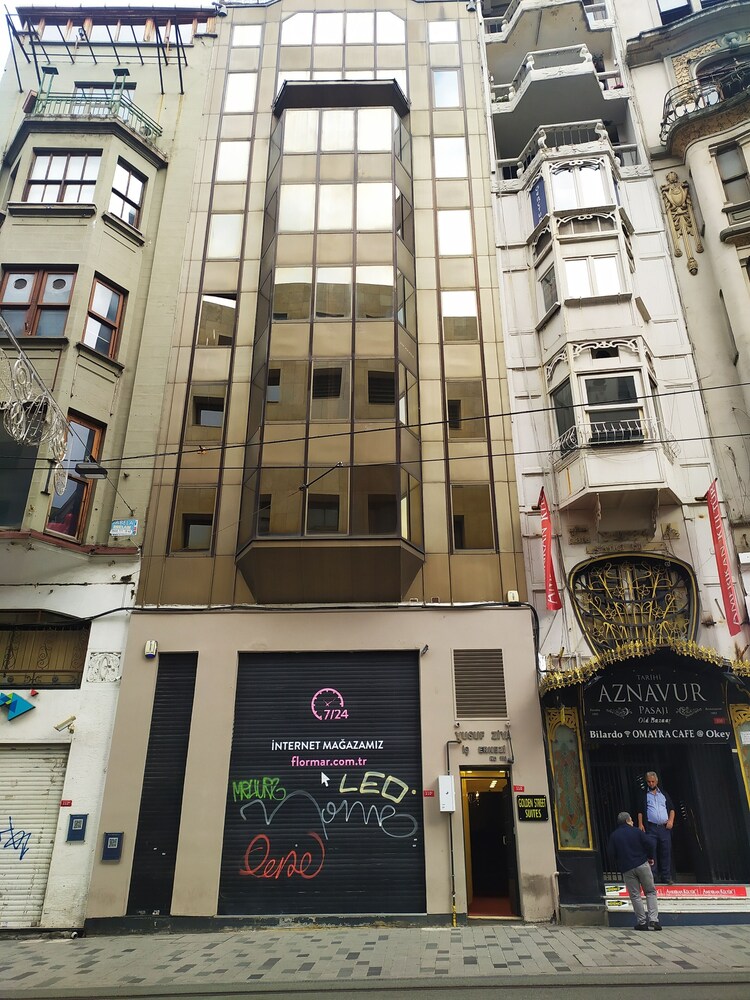Golden Street Hotel