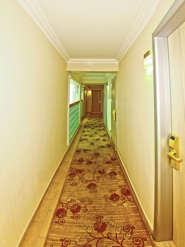 Gold Hotel