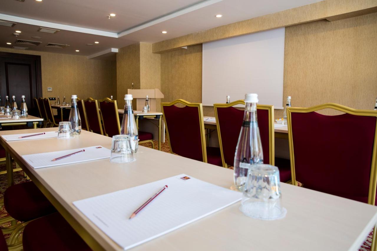 Grand Aras Hotel & Suites