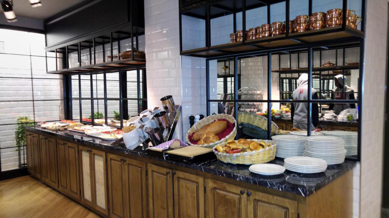 Grand Aras Hotel & Suites