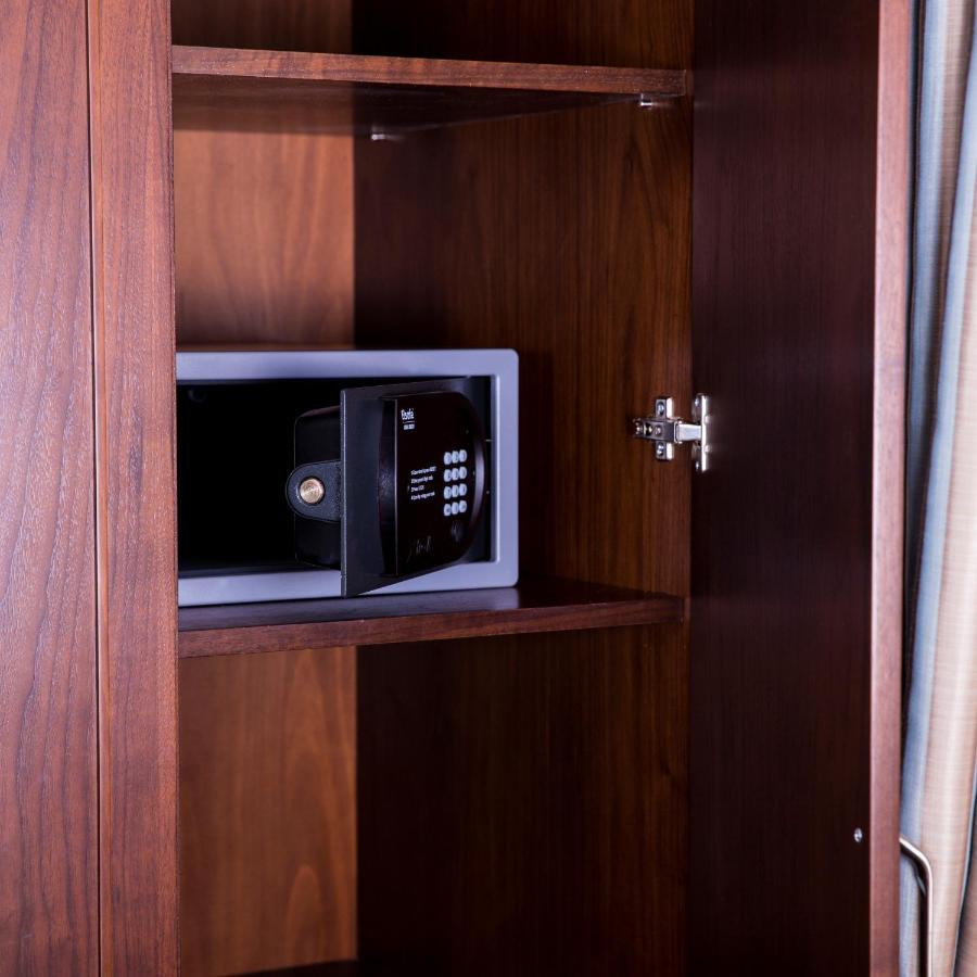 Grand Aras Hotel & Suites