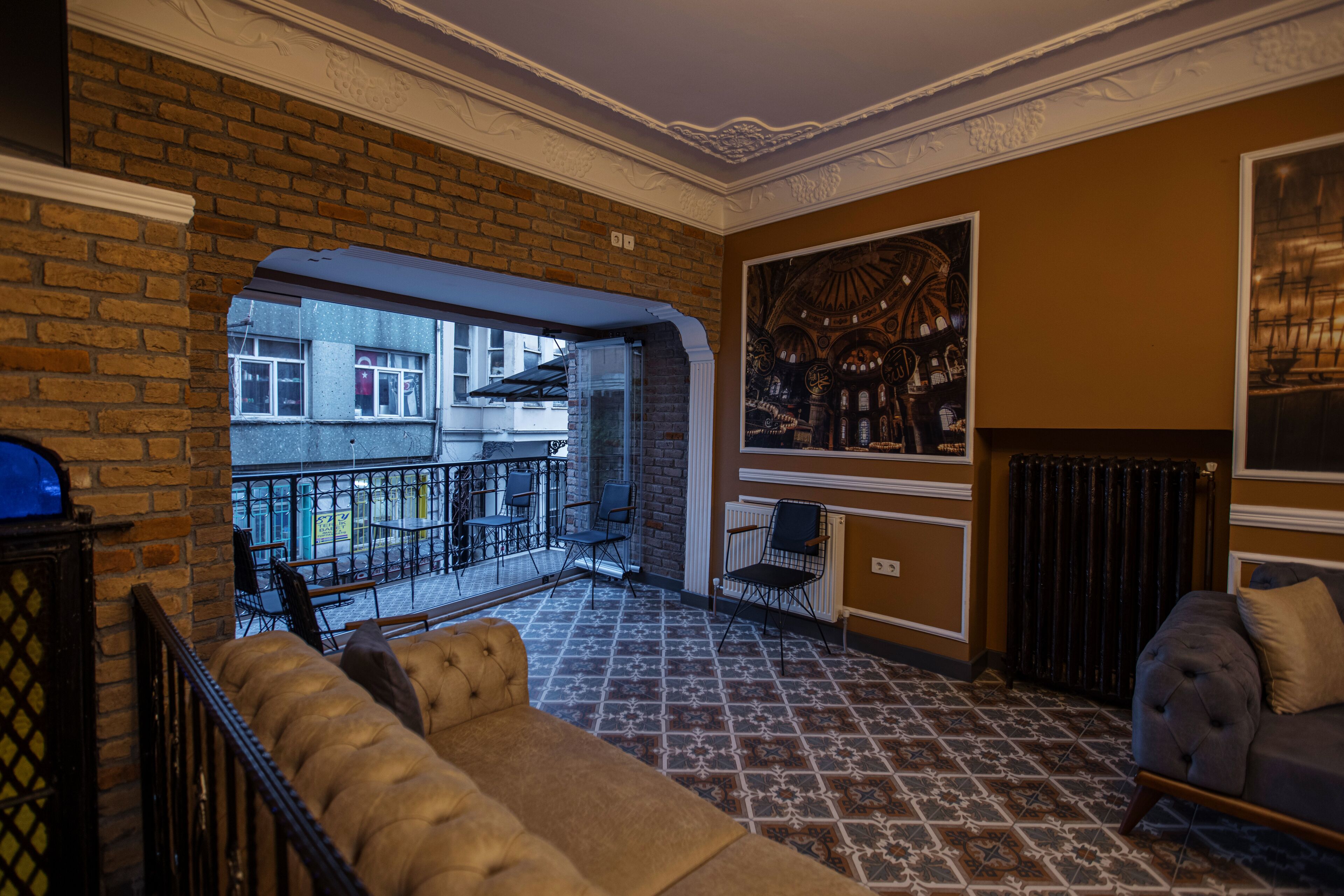 Grand Balyan Hotel & Restaurant