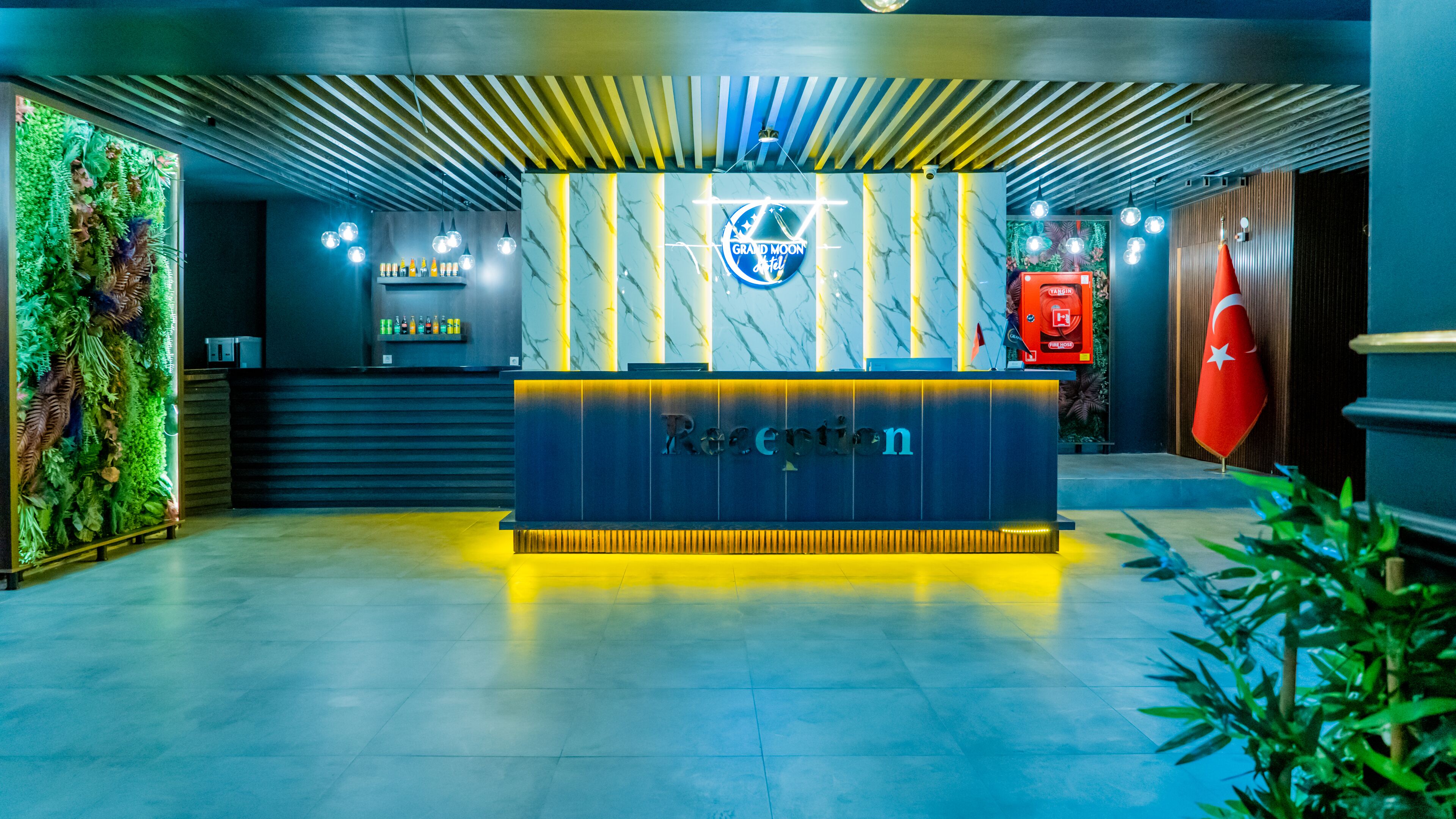 Grand Moon Hotel