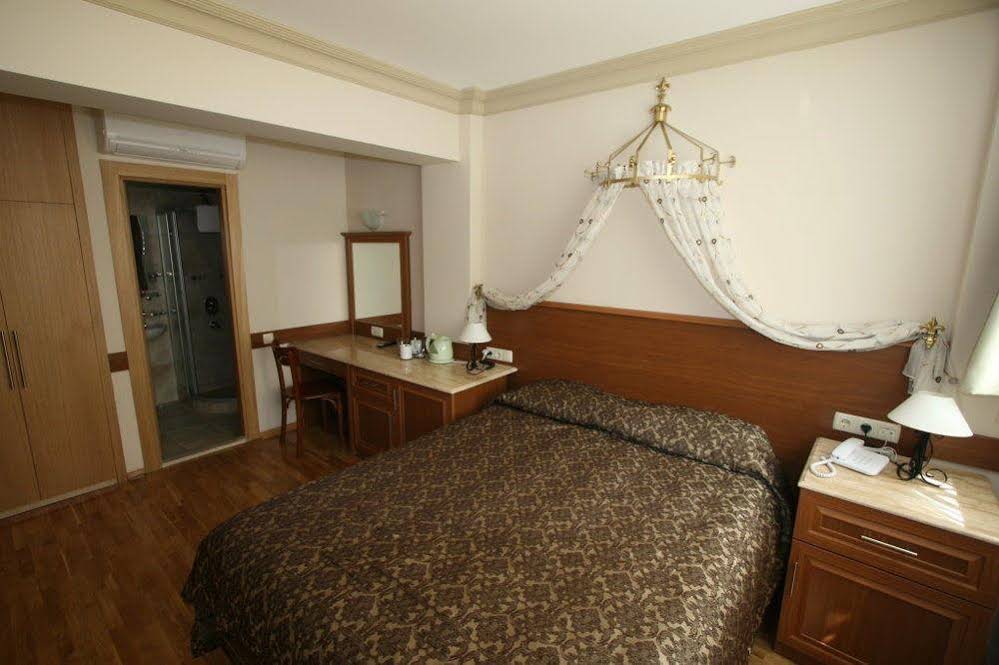 Grand Peninsula Hotel