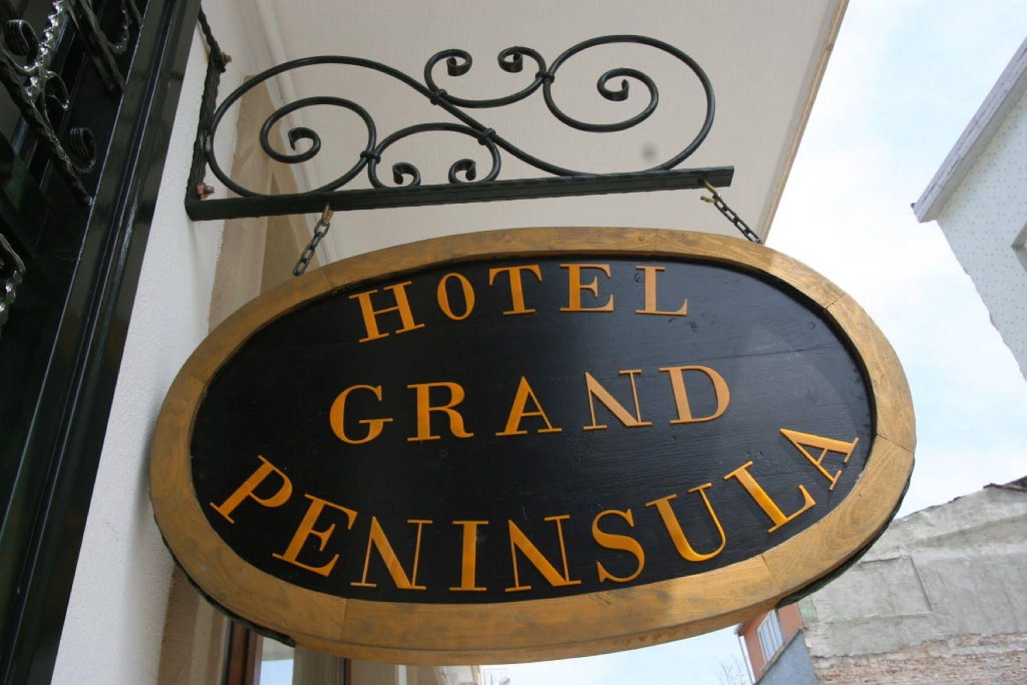 Grand Peninsula Hotel