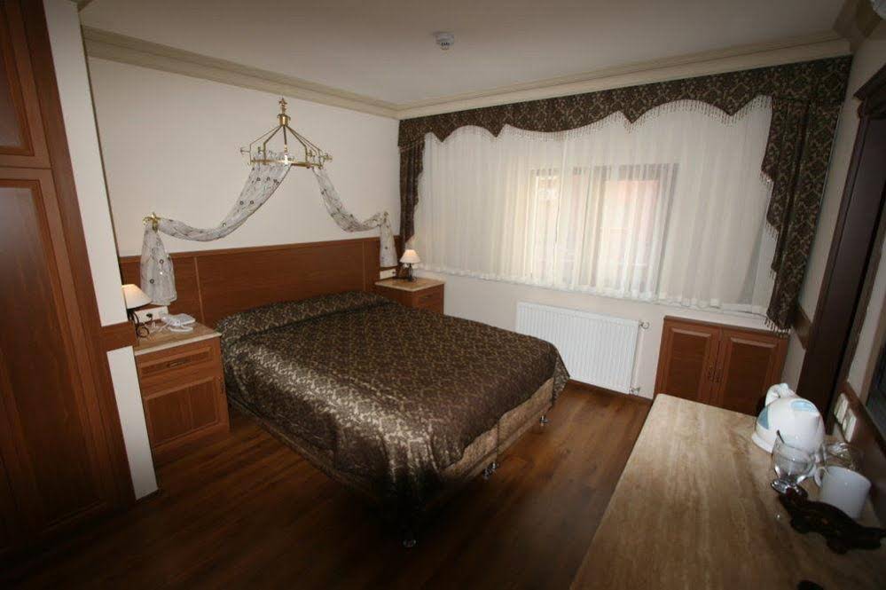 Grand Peninsula Hotel