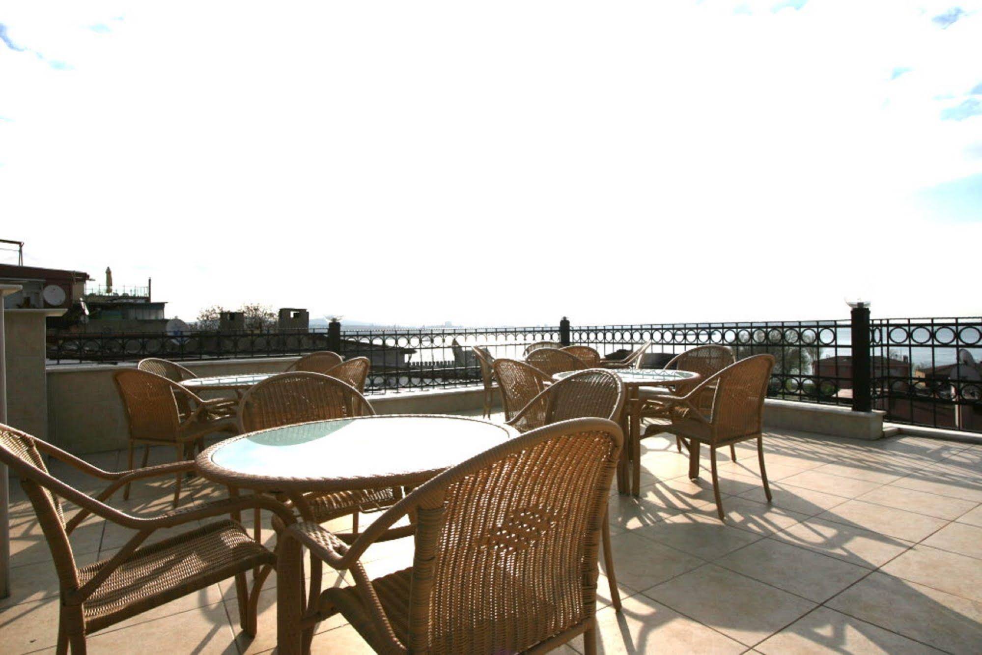 Grand Peninsula Hotel