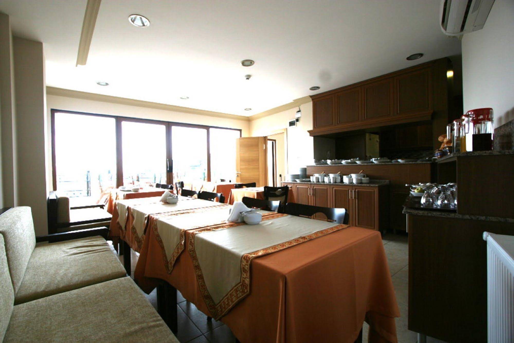 Grand Peninsula Hotel