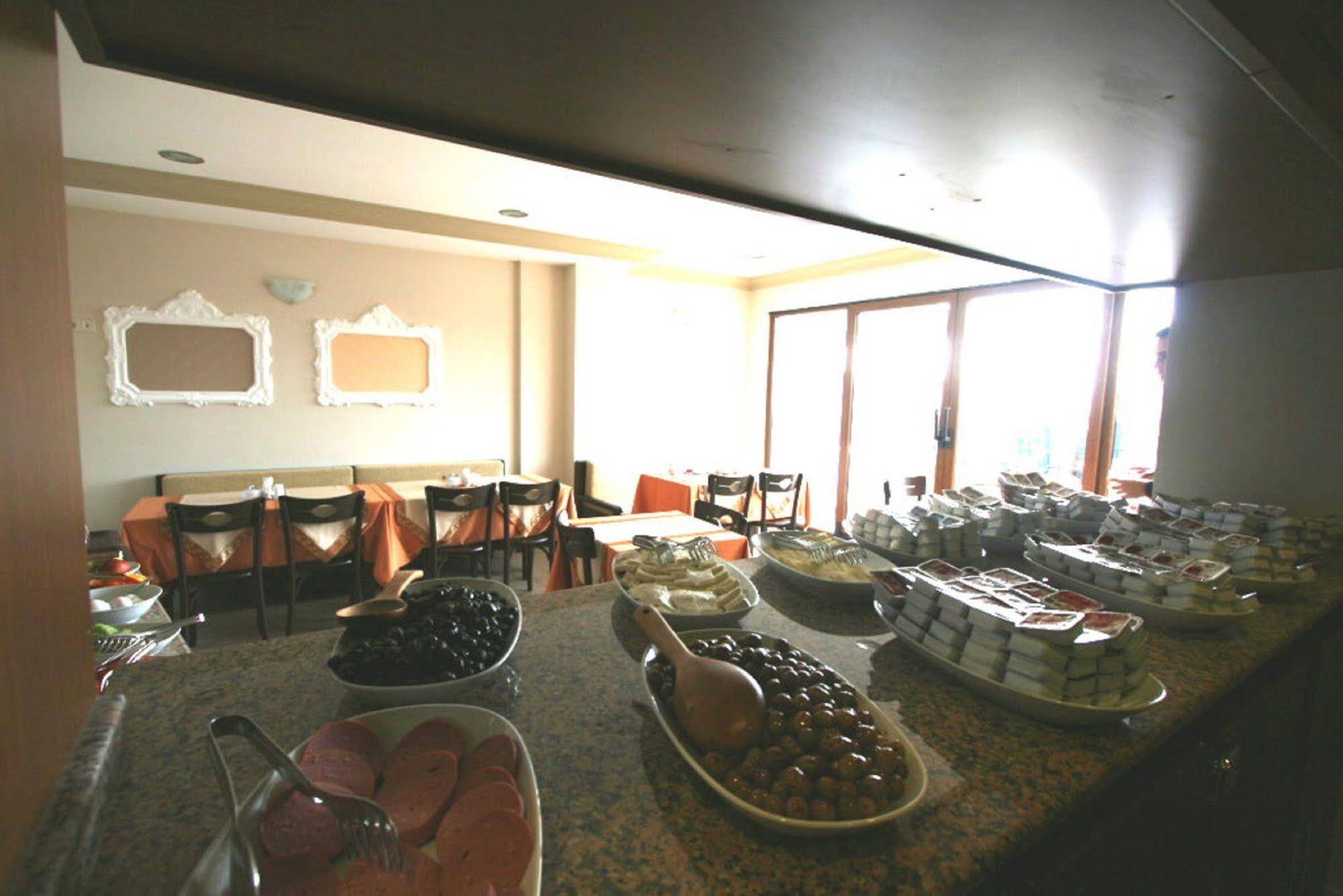 Grand Peninsula Hotel