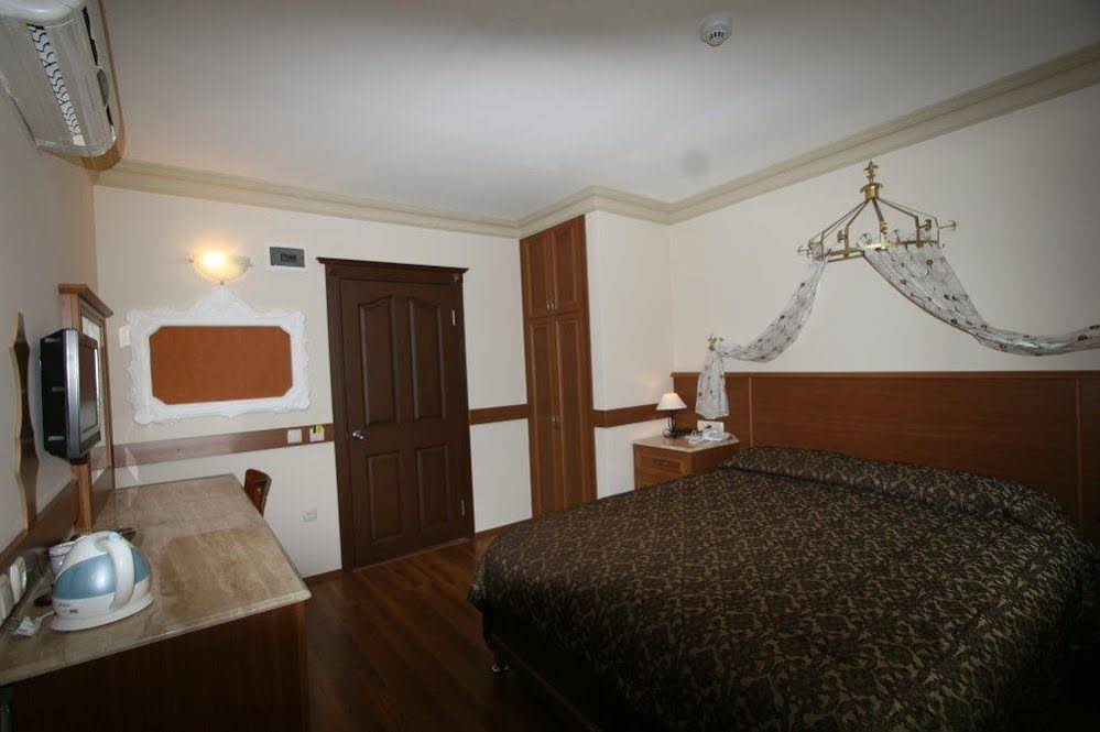 Grand Peninsula Hotel