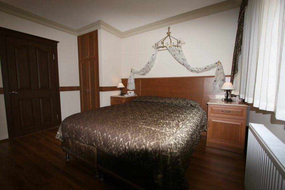 Grand Peninsula Hotel