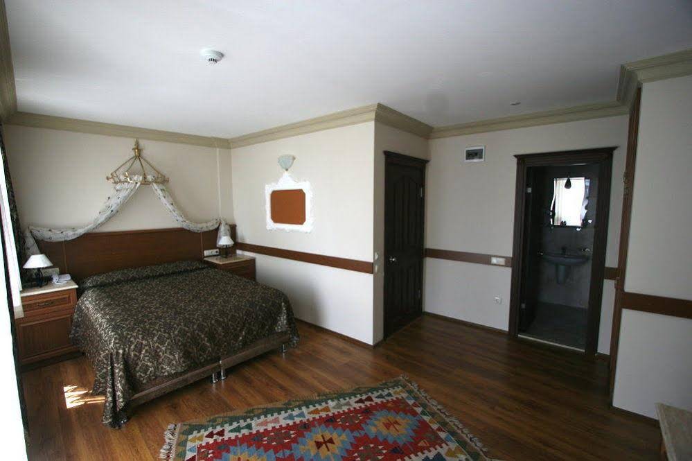 Grand Peninsula Hotel