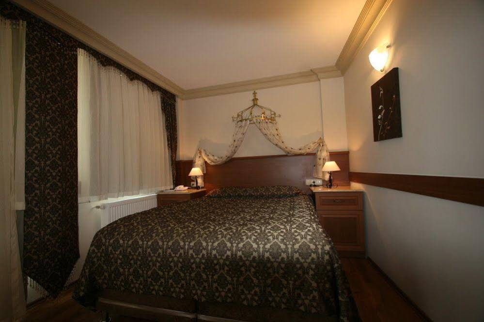 Grand Peninsula Hotel