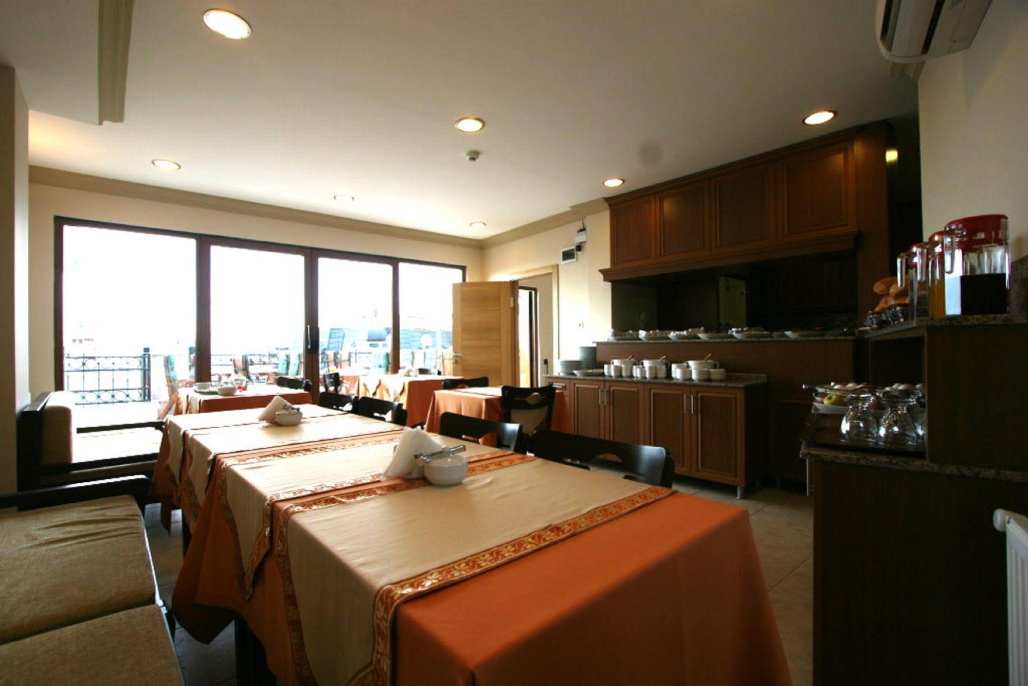 Grand Peninsula Hotel