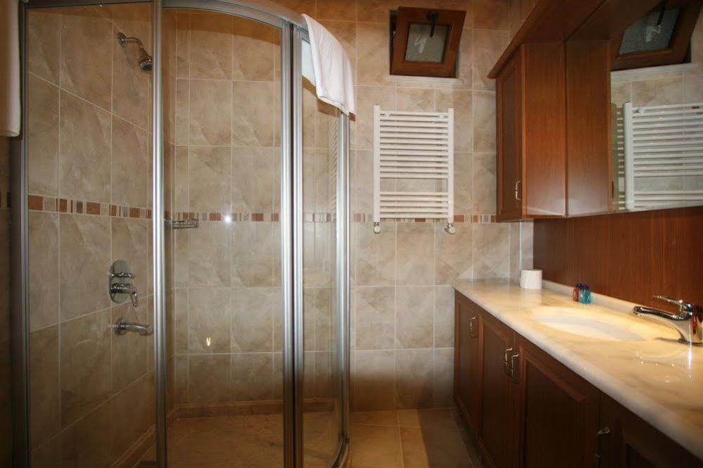 Grand Peninsula Hotel