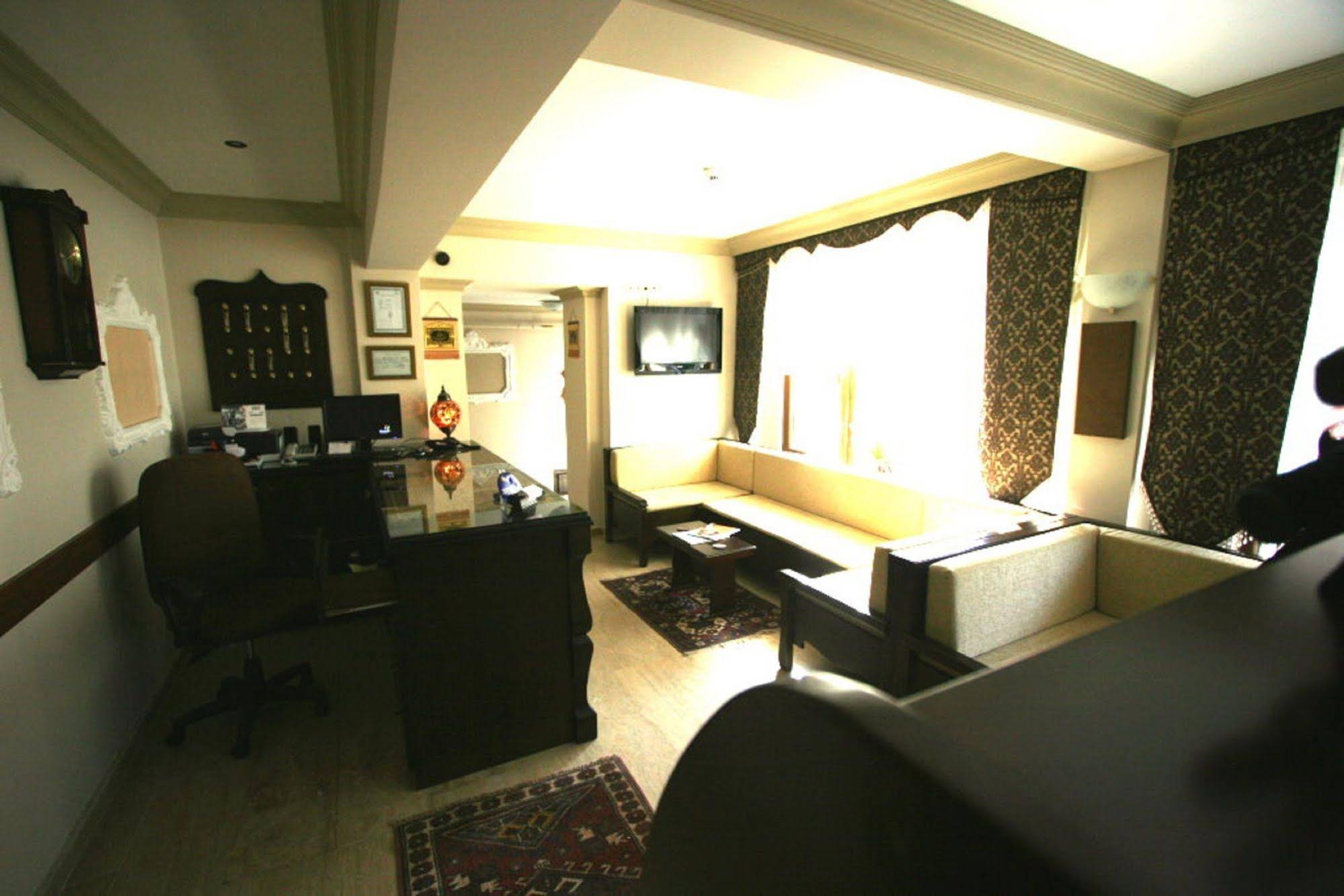 Grand Peninsula Hotel