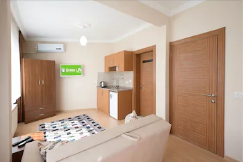 Green Life Apart Hotel