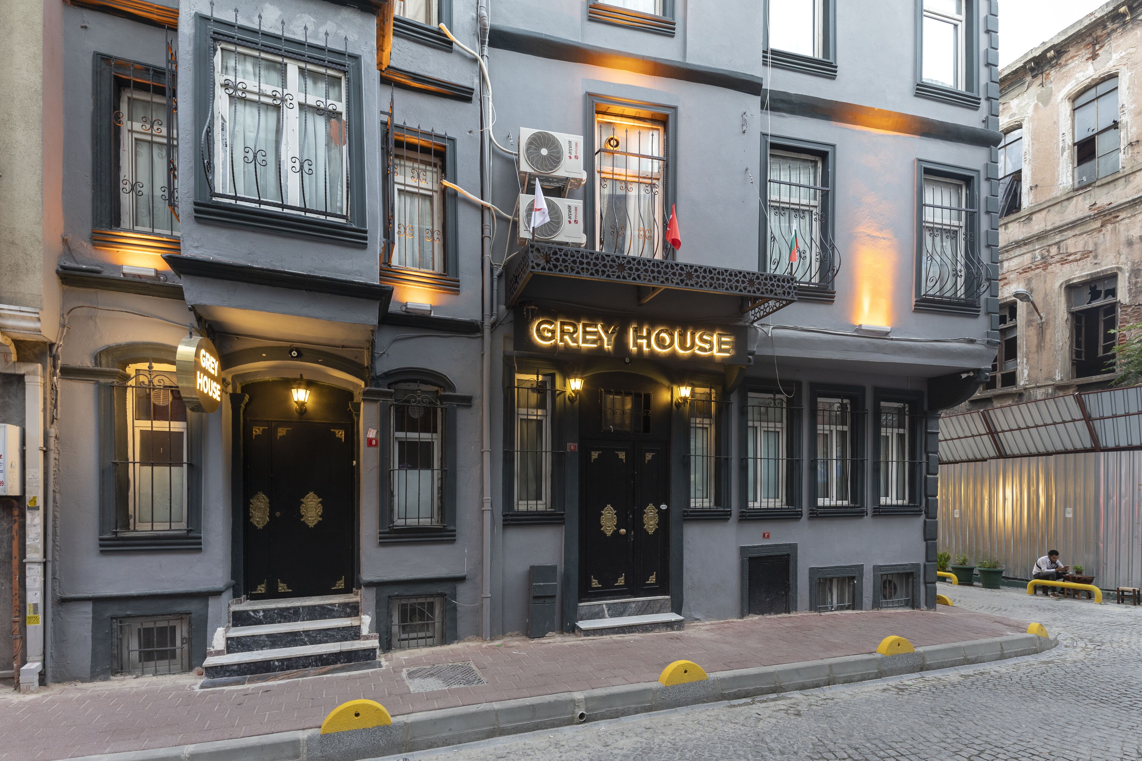 Grey House Hotel