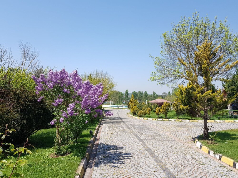 Haznedar Bungalow Hotel