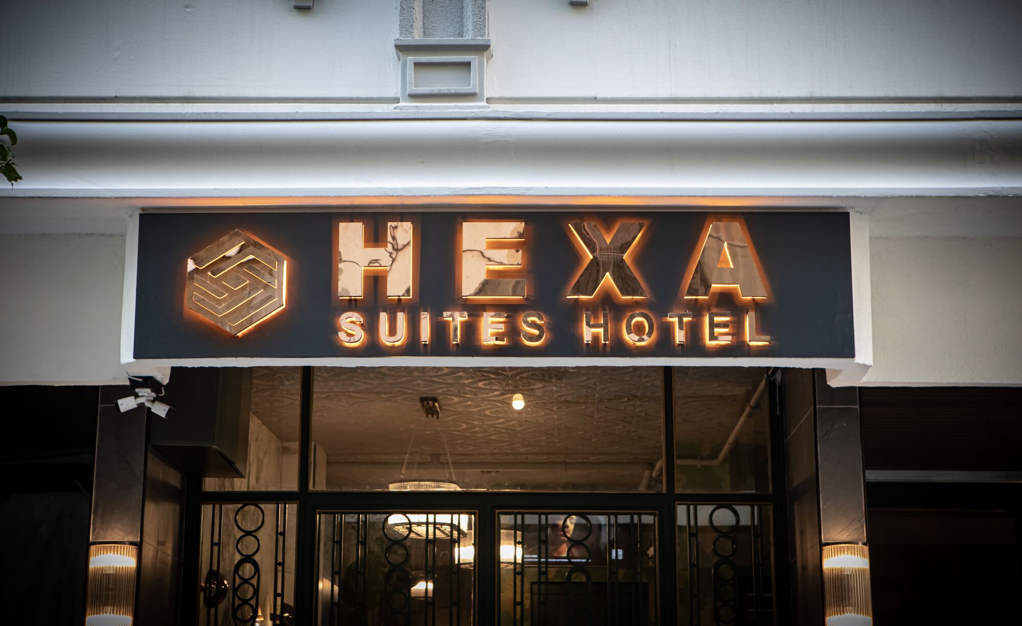 Hexa Suites Hotel