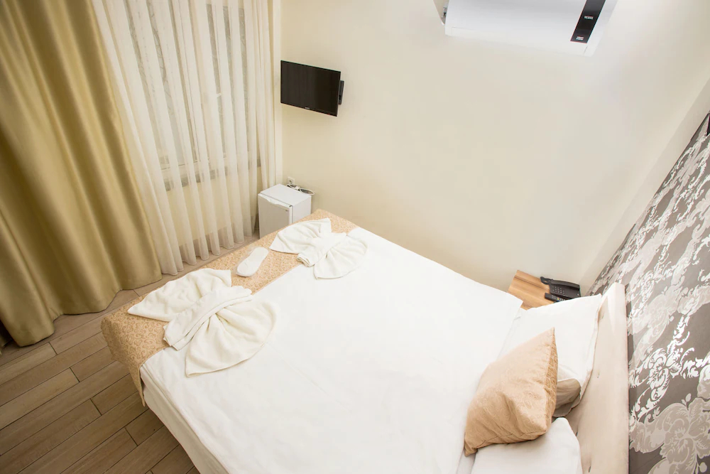 Honey Hotel